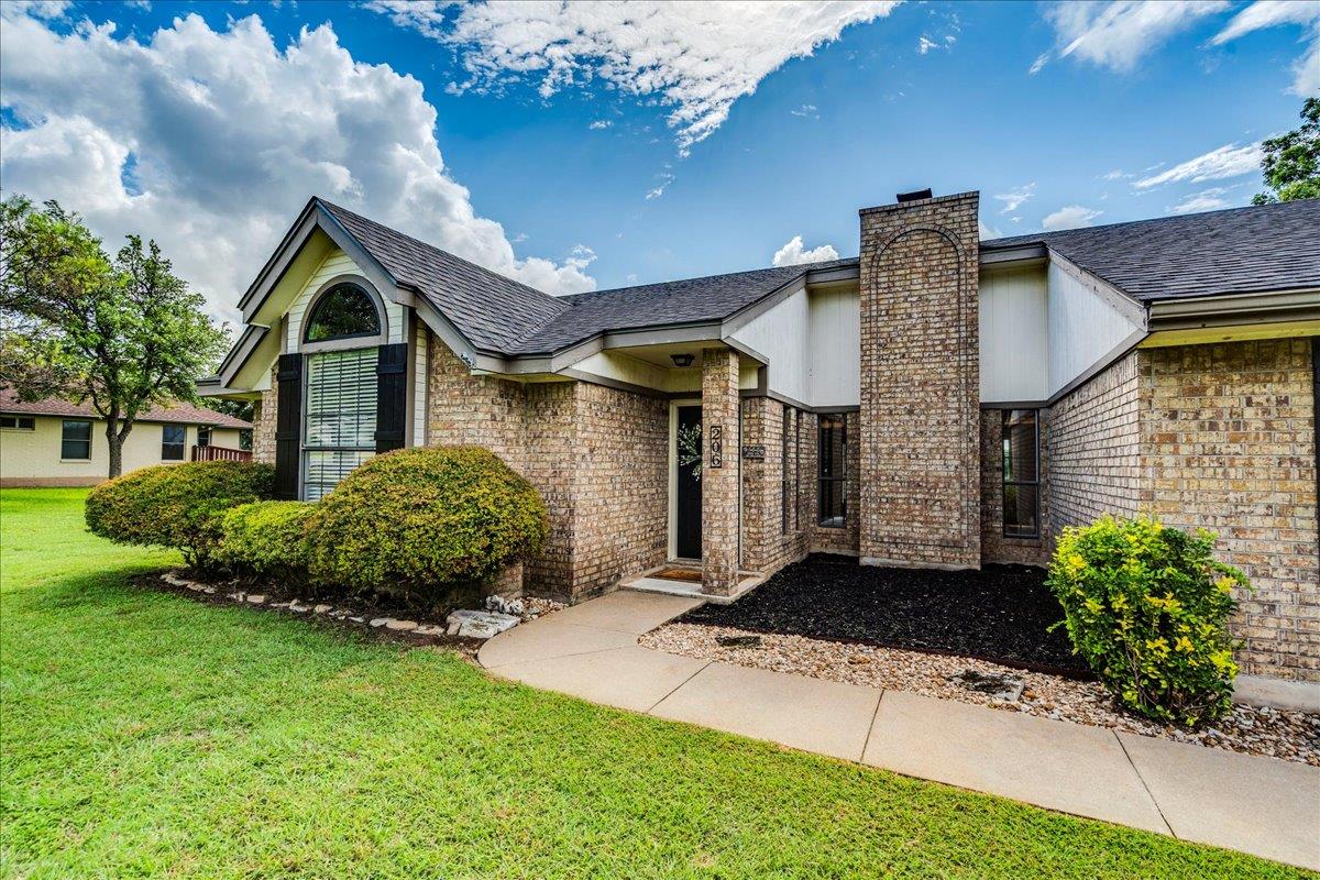 206 Live Oak Dr Property Photo 1