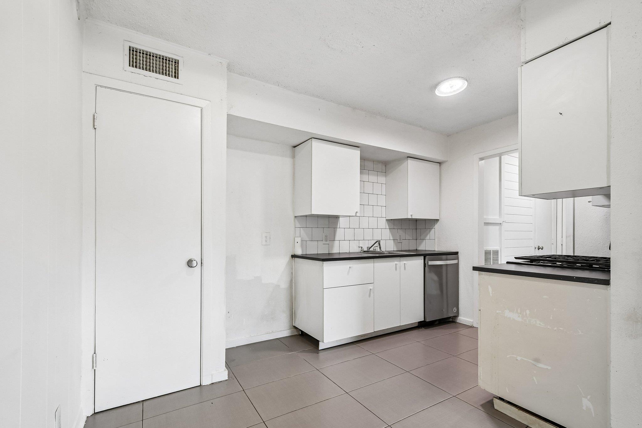 2301 Mission Hill Dr #104 Property Photo 8
