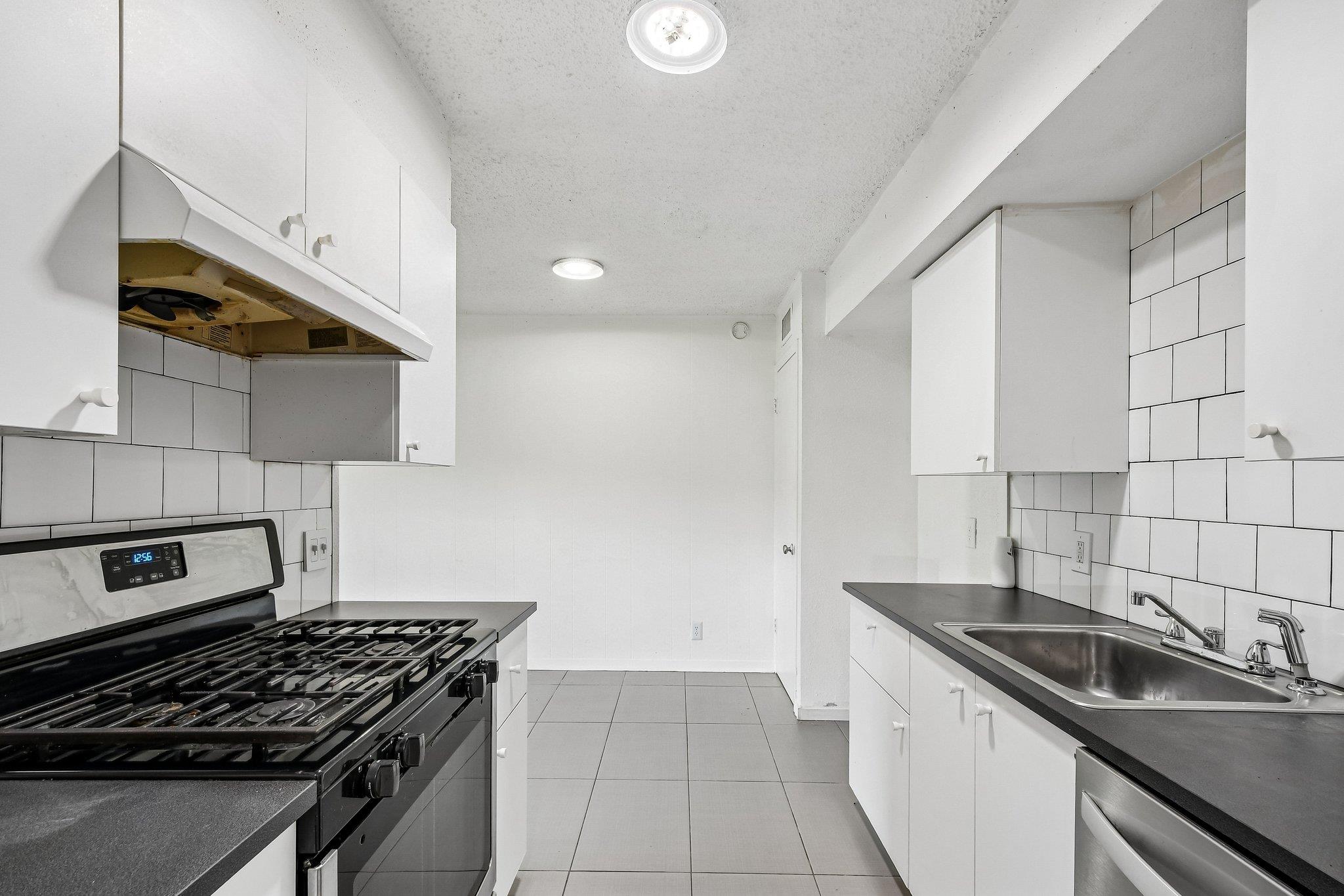 2301 Mission Hill Dr #104 Property Photo 10