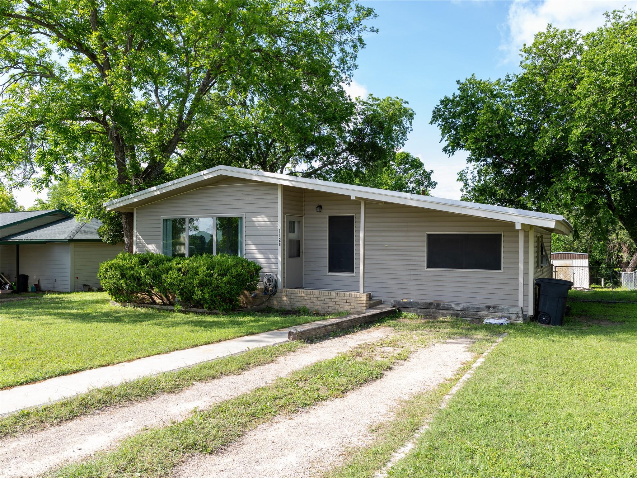 1120 Nix Rd Property Photo 4