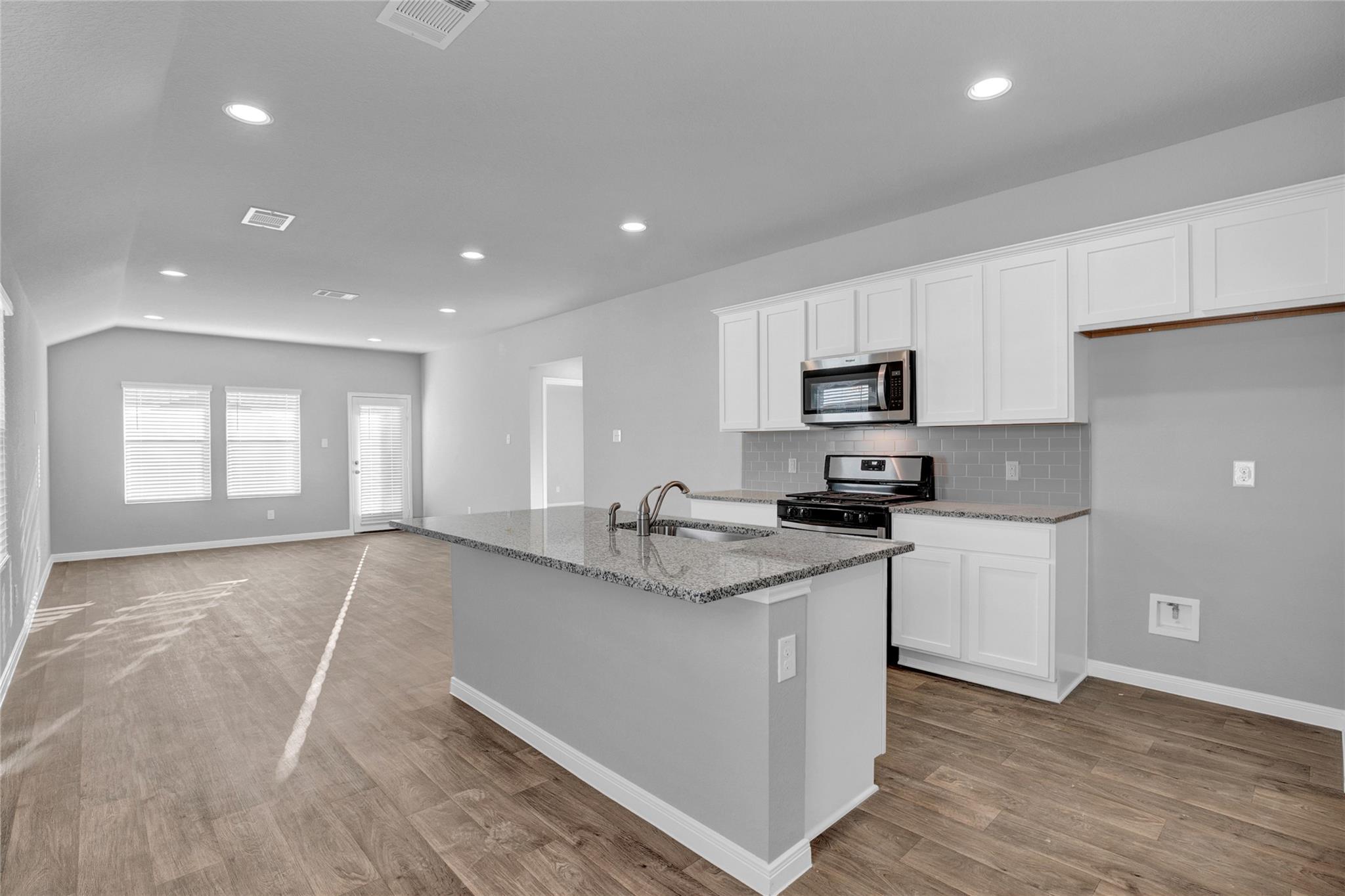 382 Morning Glory Loop Property Photo 6