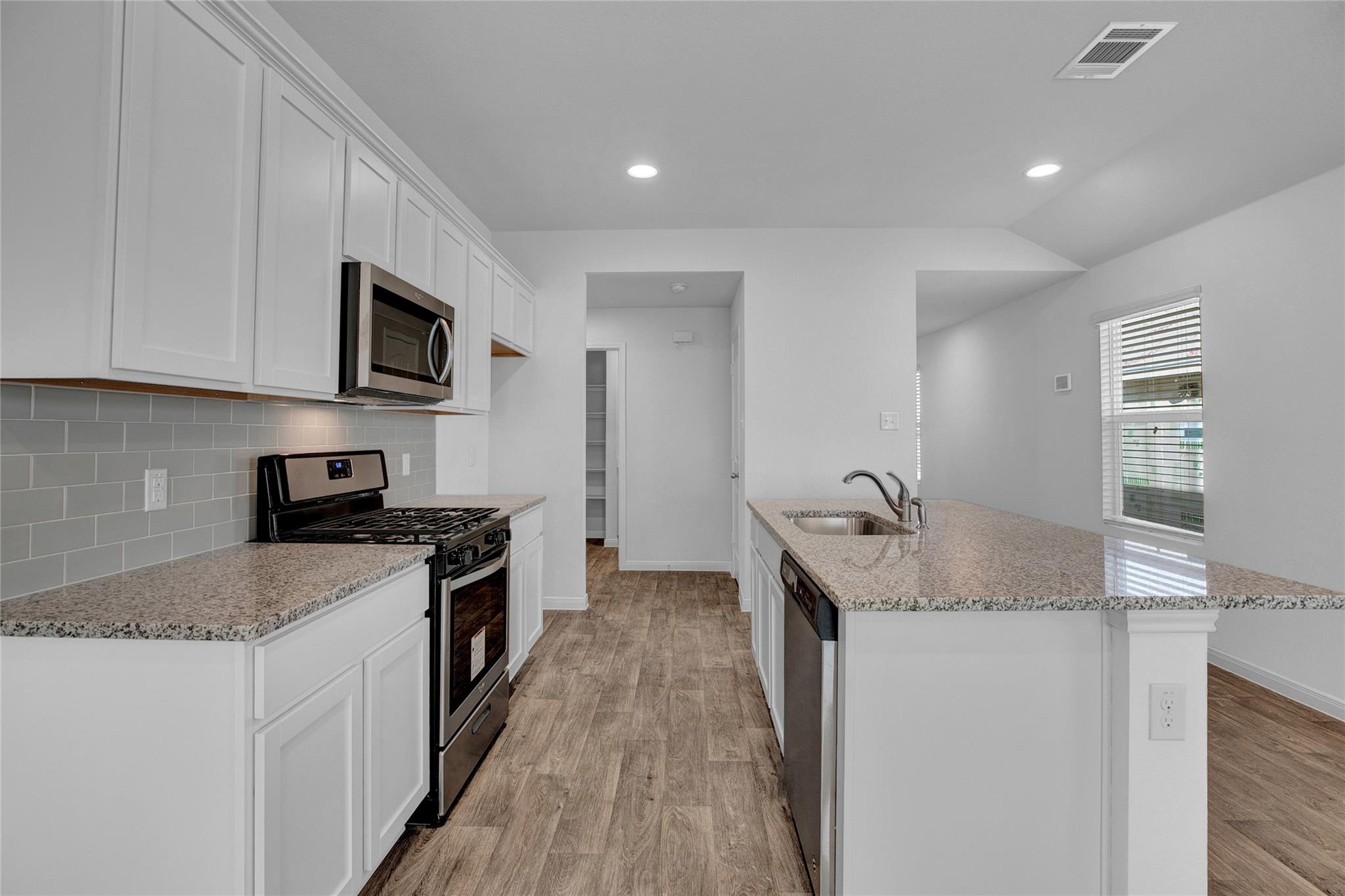 382 Morning Glory Loop Property Photo 8
