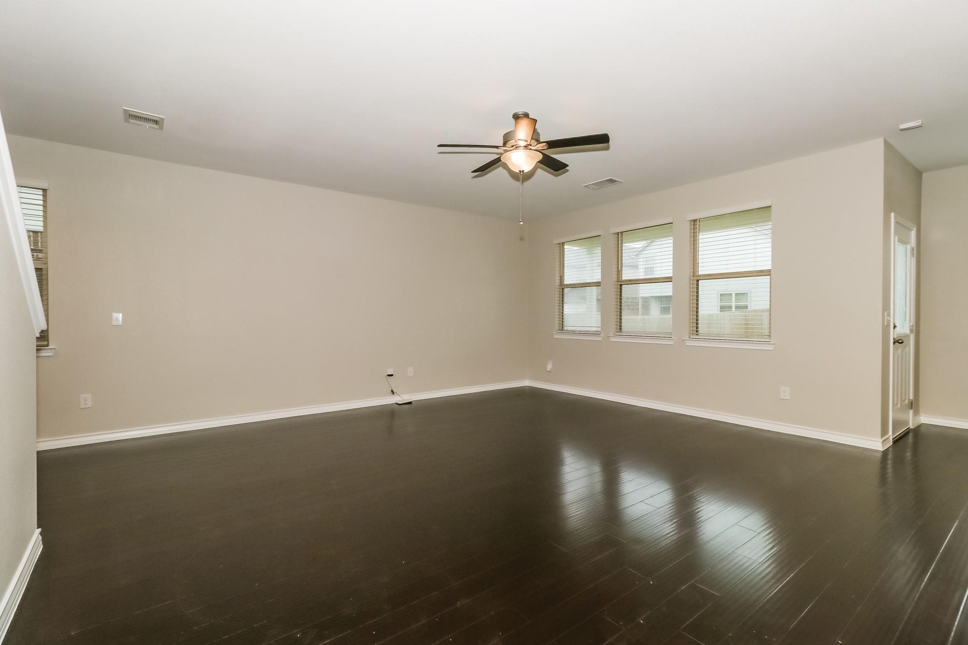 7609 Saginaw Dr Property Photo 6