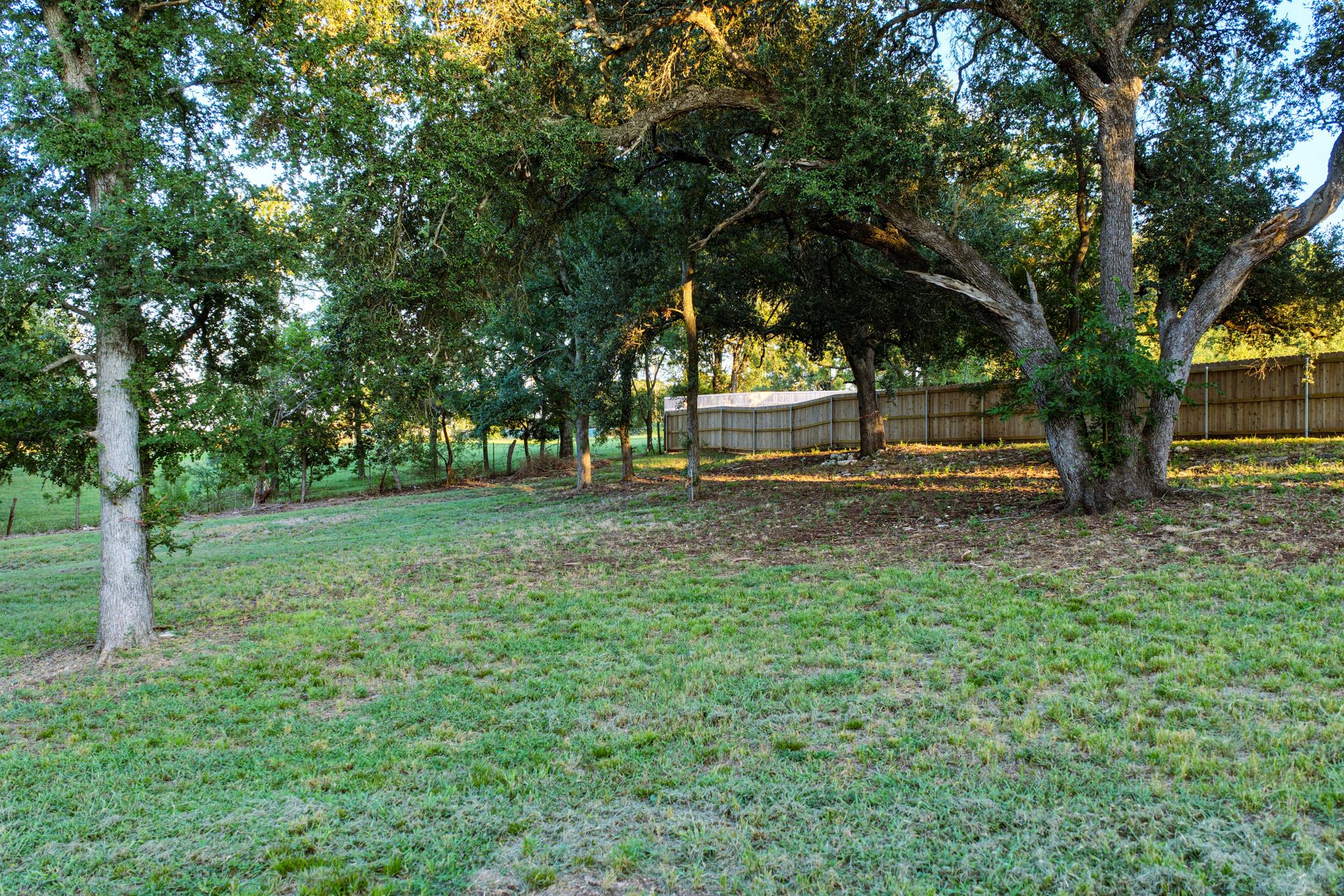 654 Creekside Dr Property Photo 4