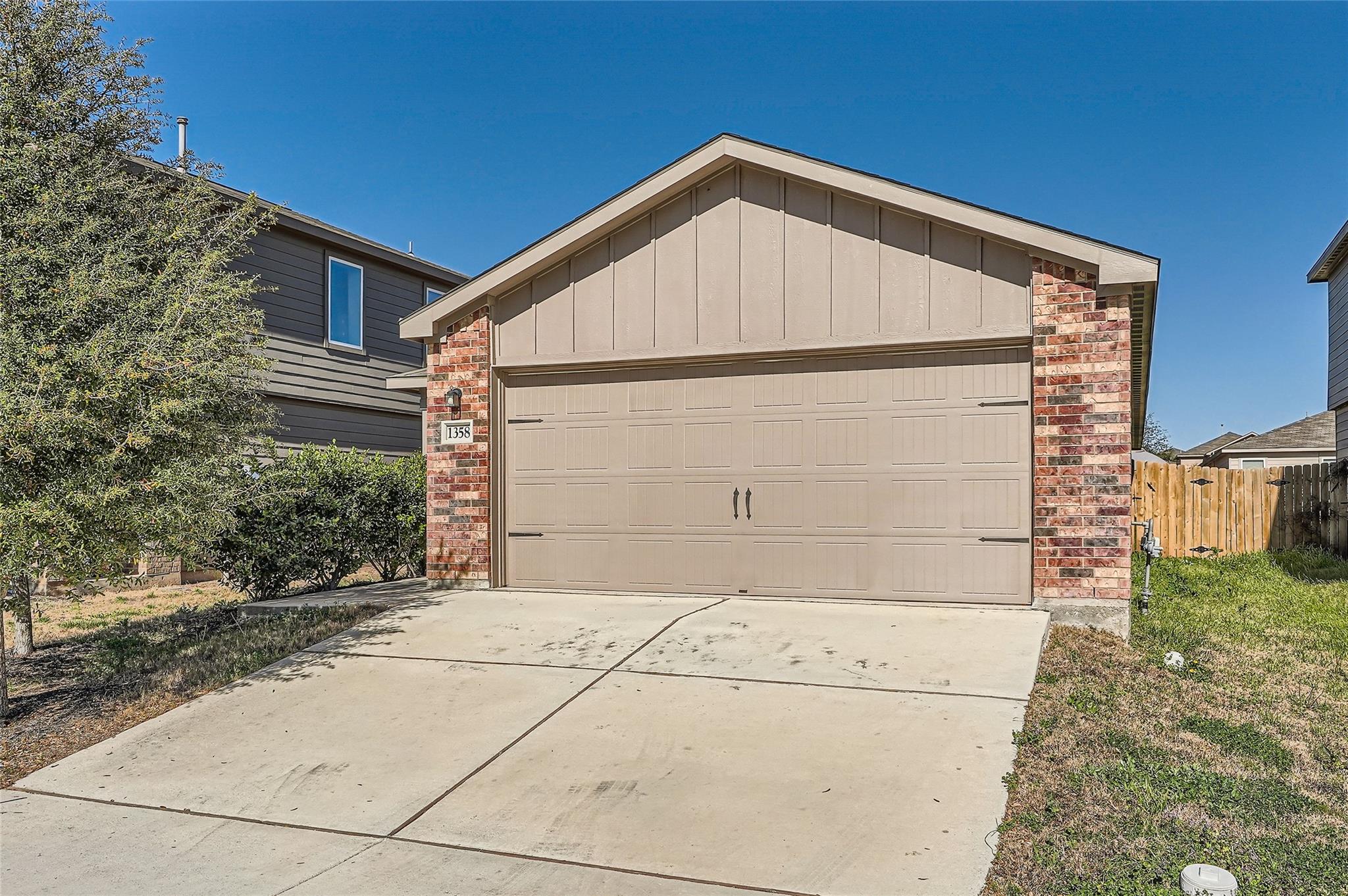 1358 Amy Dr Property Photo