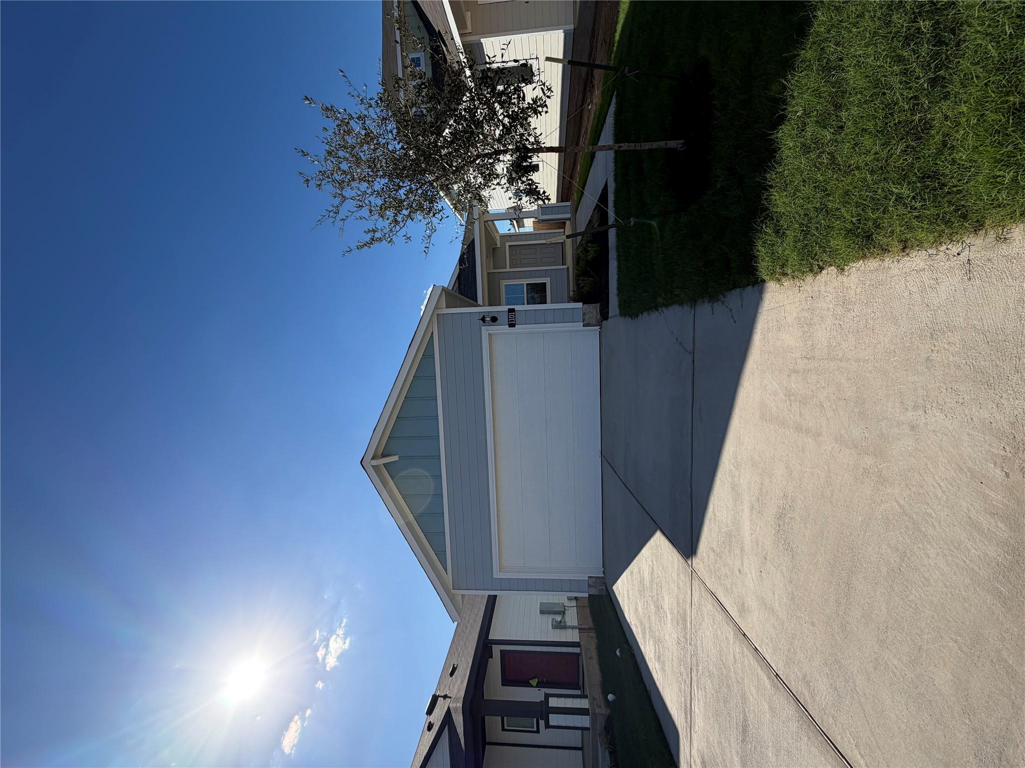 1101 Windrow Run Property Photo 1