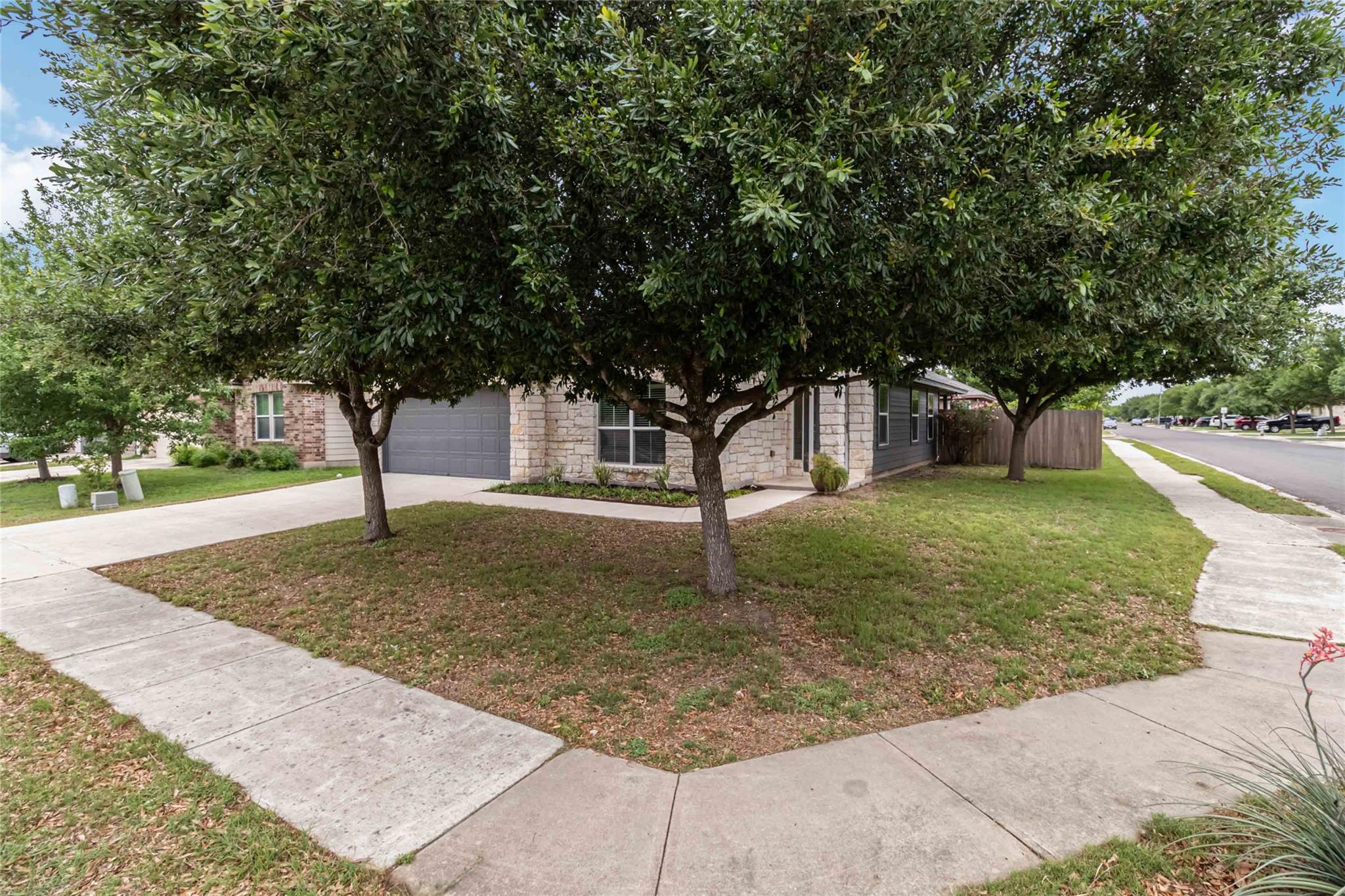 421 Capistrano Dr Property Photo