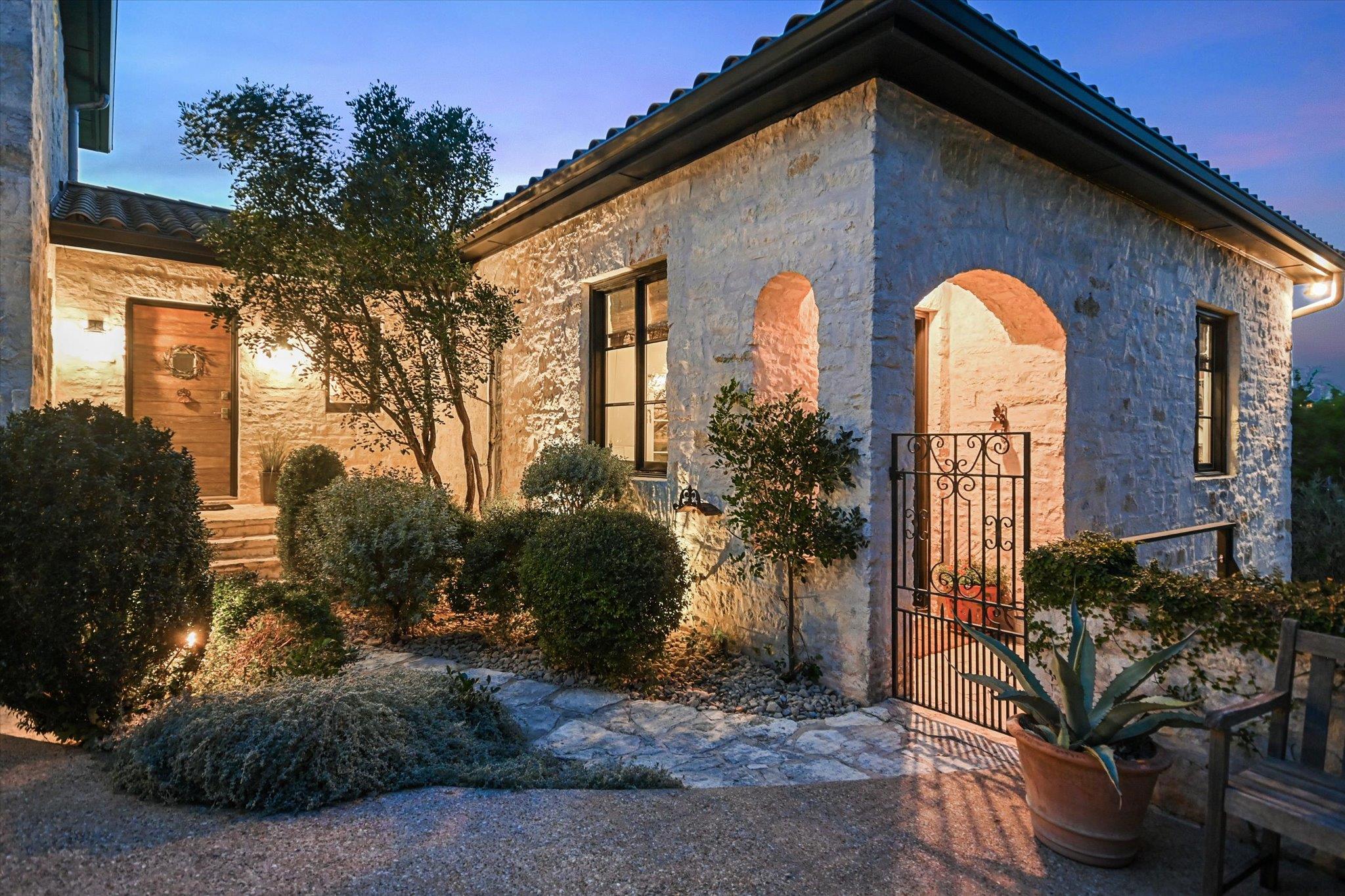 698 Windsong Trl Property Photo