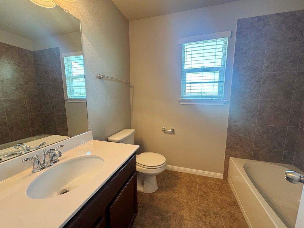 120 Kingfisher Ln Property Photo 27