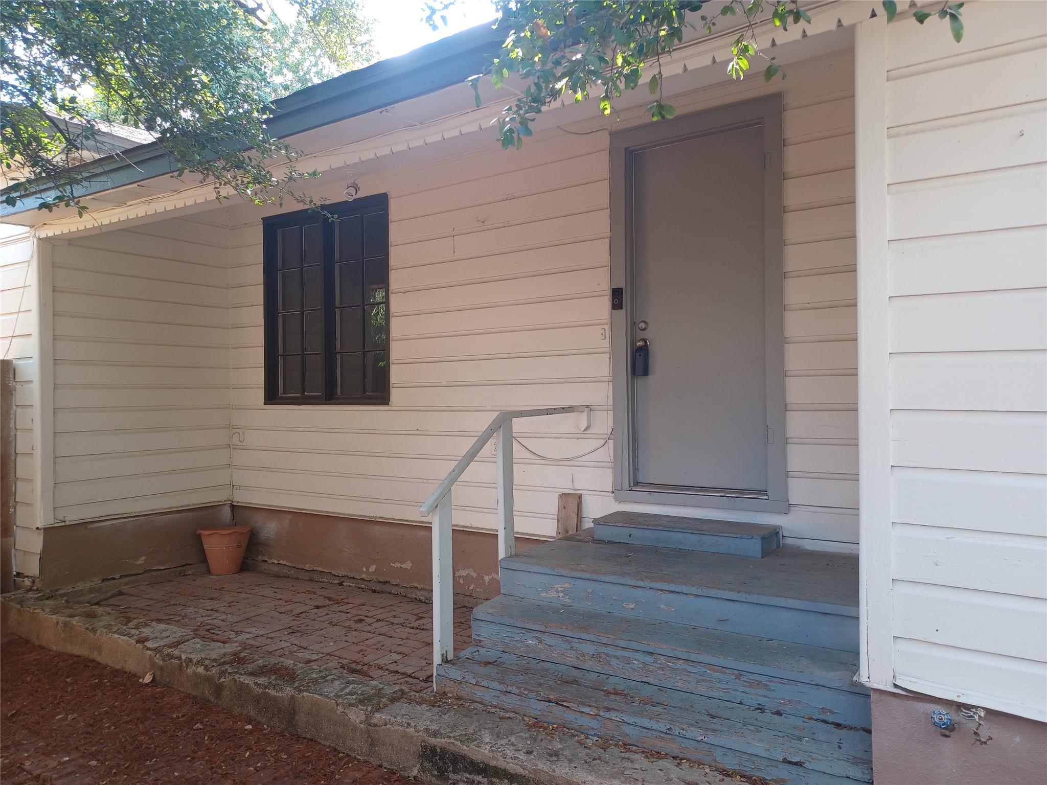 2808 Windsor Rd #b Property Photo 1