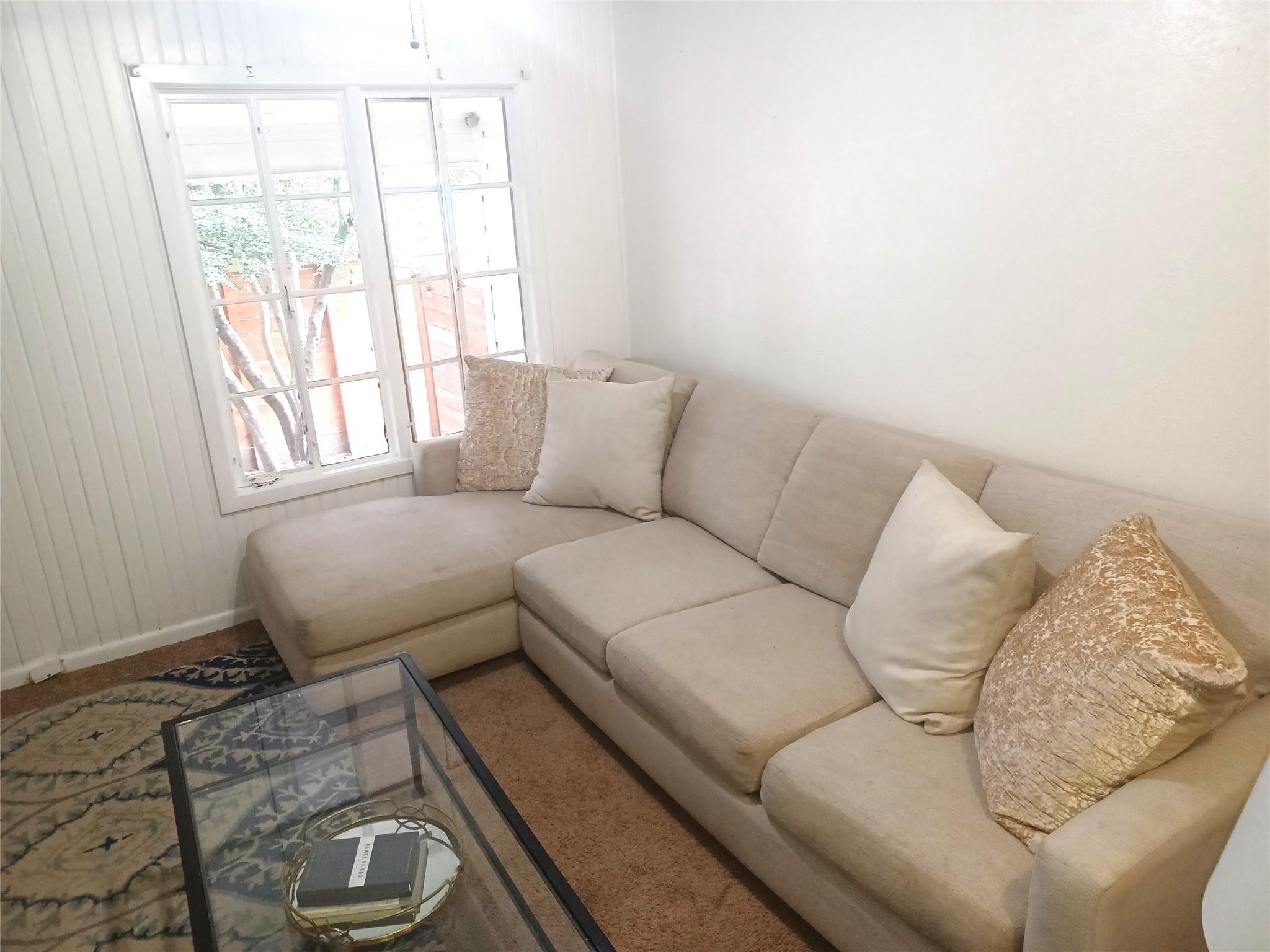 2808 Windsor Rd #b Property Photo 3