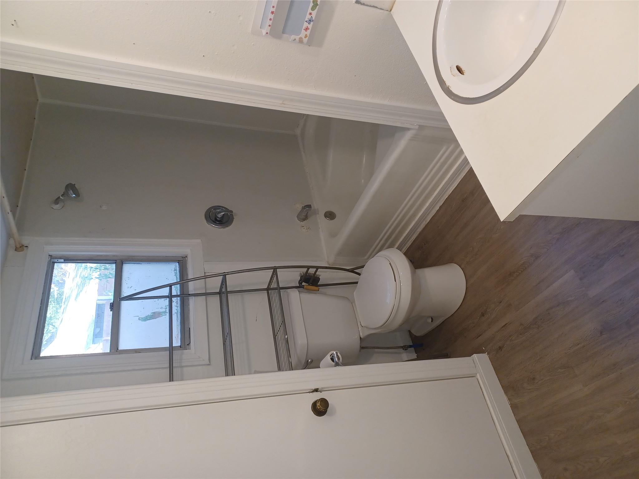 2808 Windsor Rd #b Property Photo 11