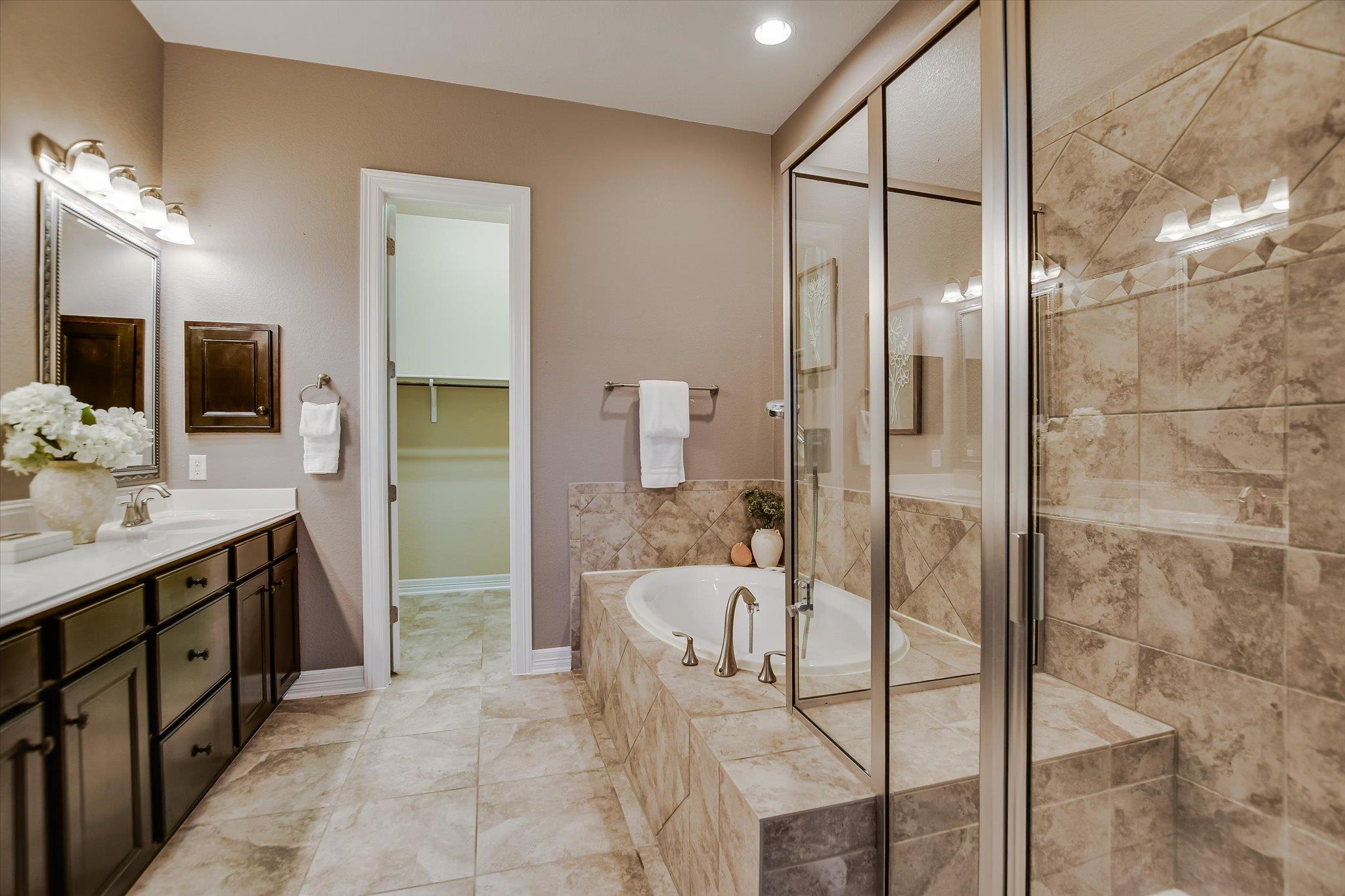 335 Lombardia Dr #19e Property Photo 12