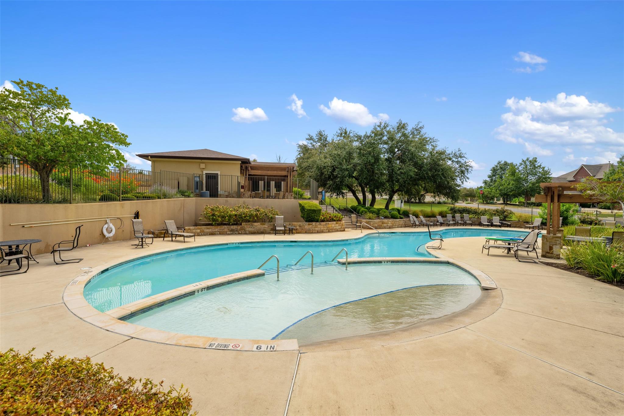 335 Lombardia Dr #19e Property Photo 23