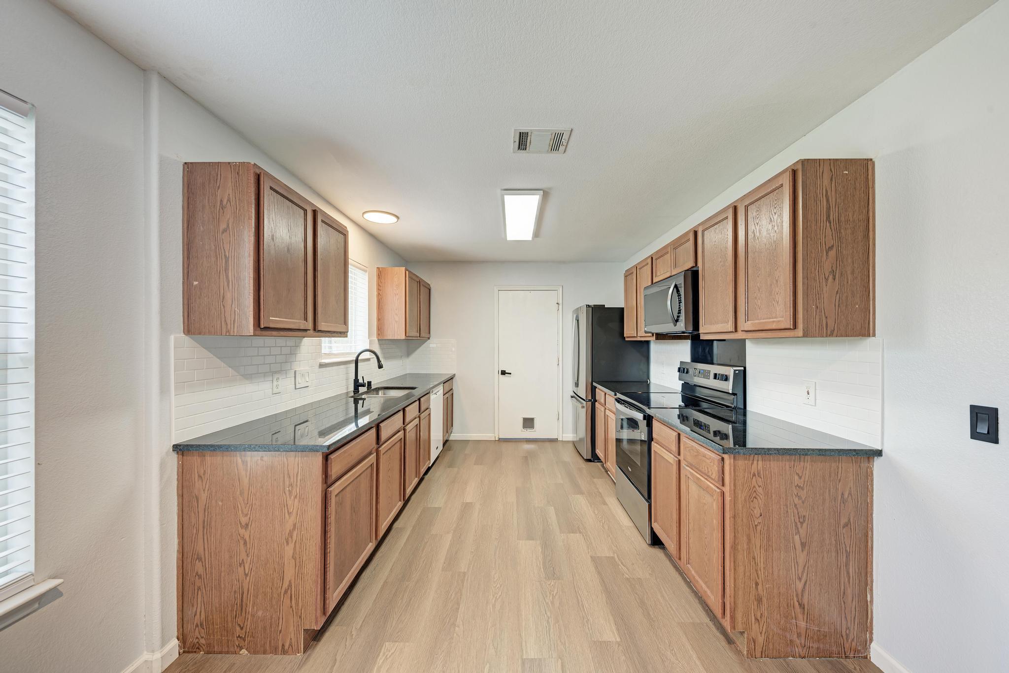 125 Holland St Property Photo 14
