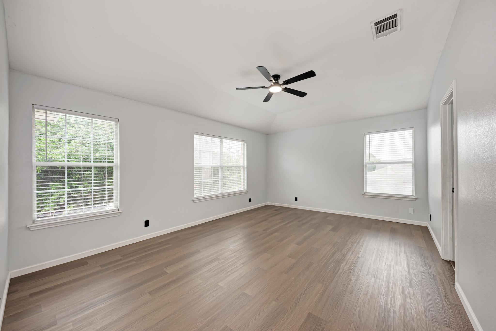 125 Holland St Property Photo 24