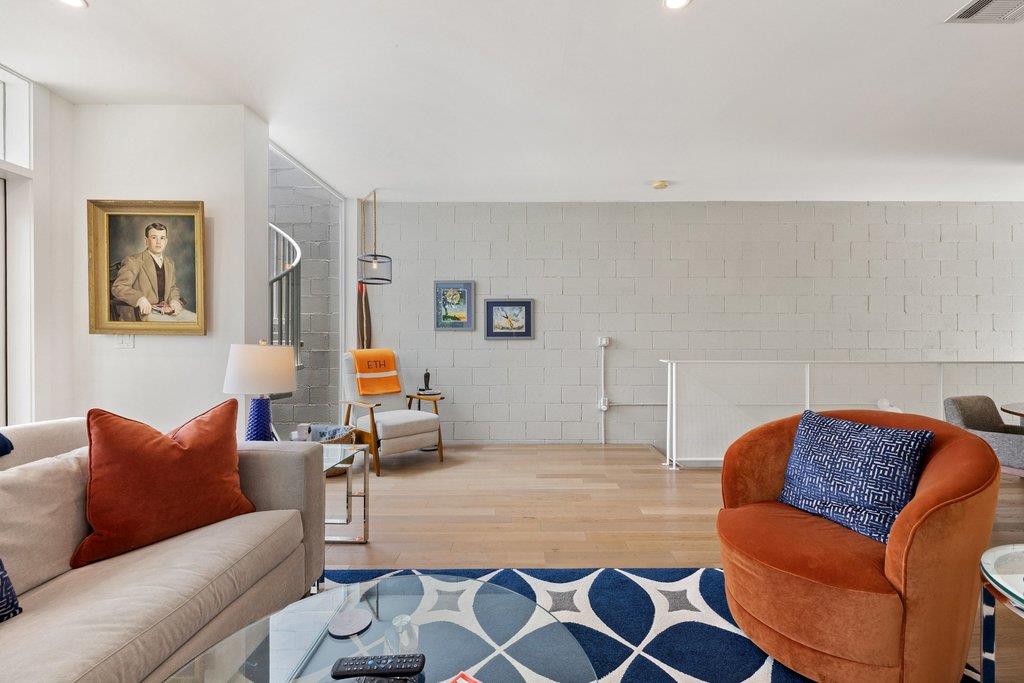 2016 Jesse E Segovia St #b Property Photo 27
