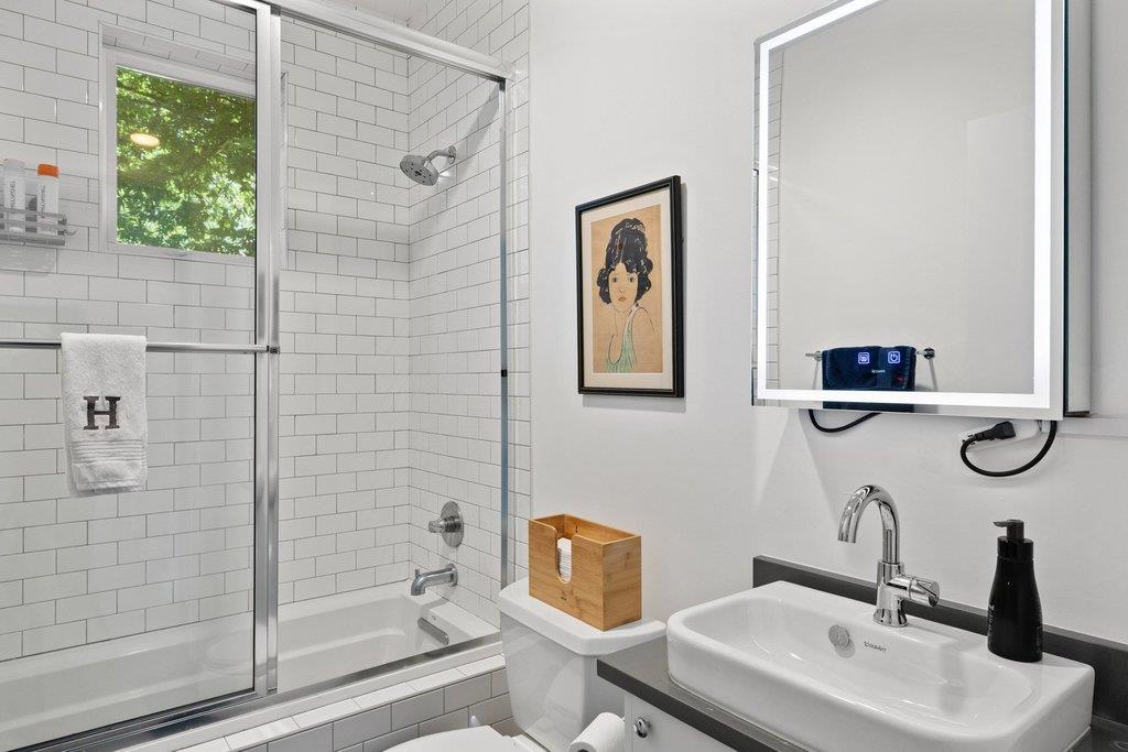 2016 Jesse E Segovia St #b Property Photo 34