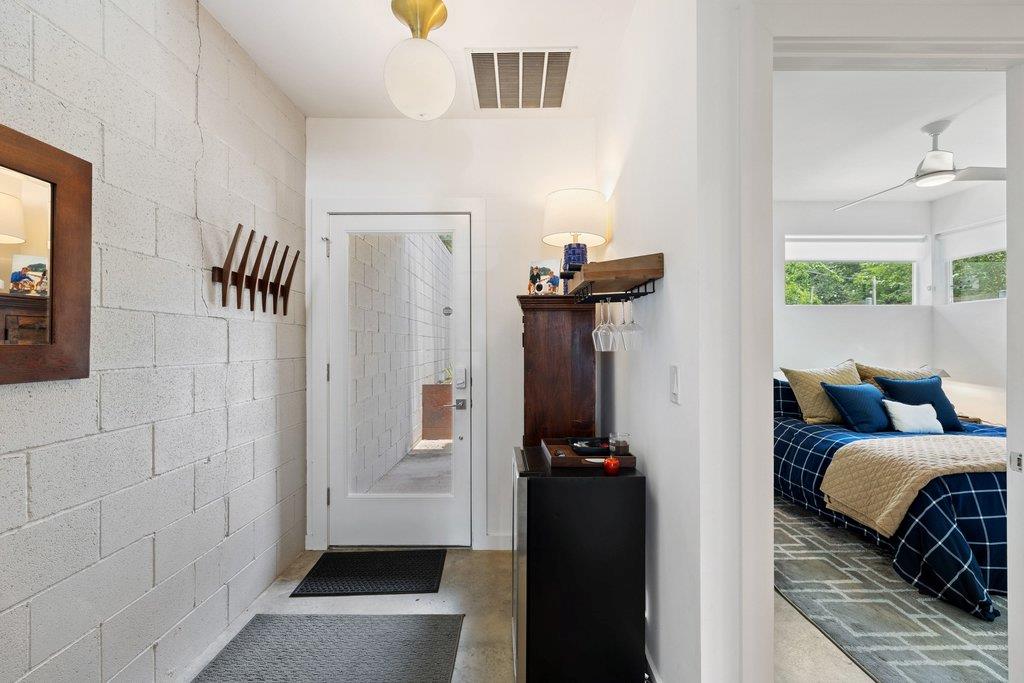 2016 Jesse E Segovia St #b Property Photo 36