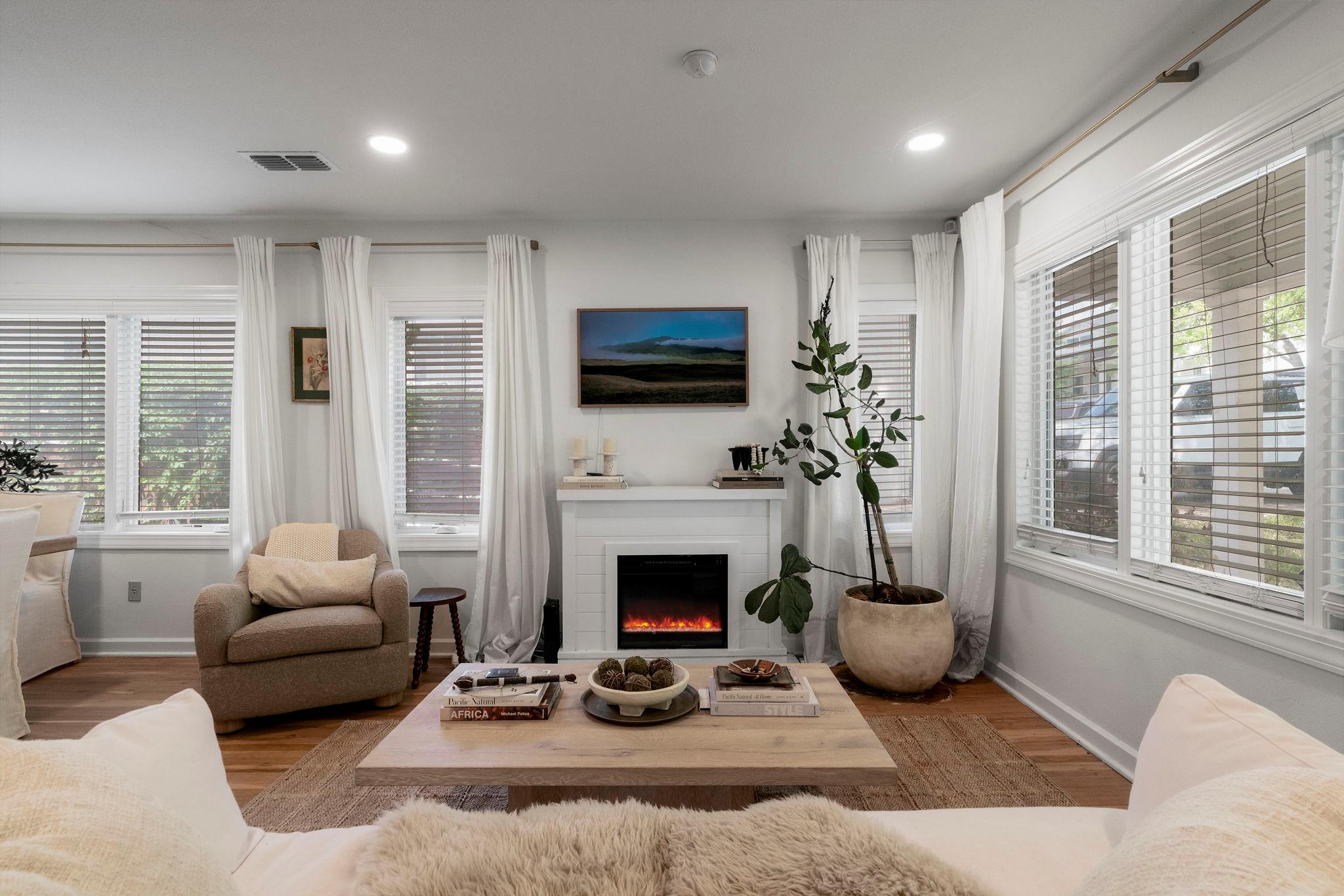 3004 Oakmont Blvd Property Photo 8