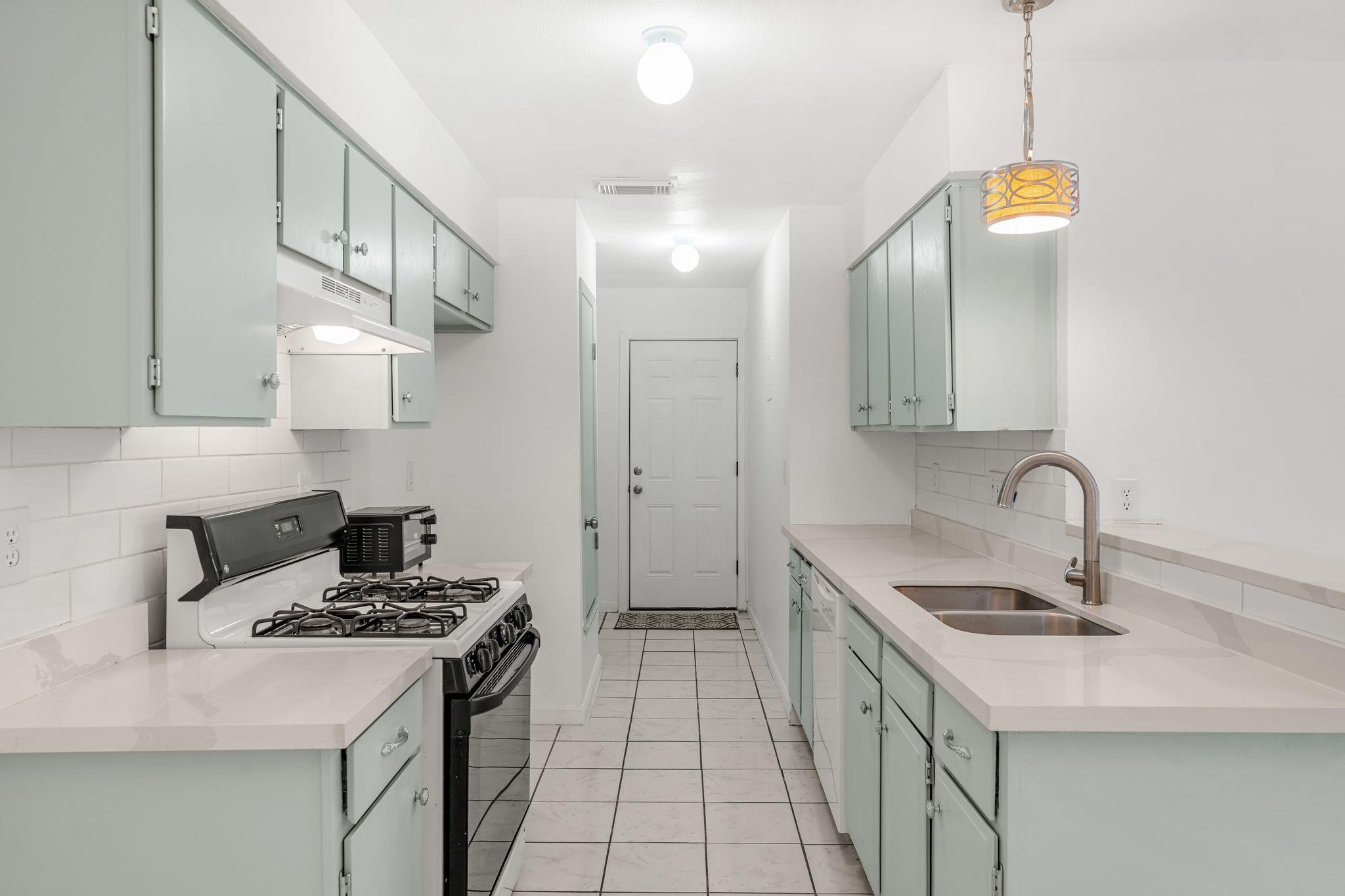 2501 Teri Rd #b Property Photo 3