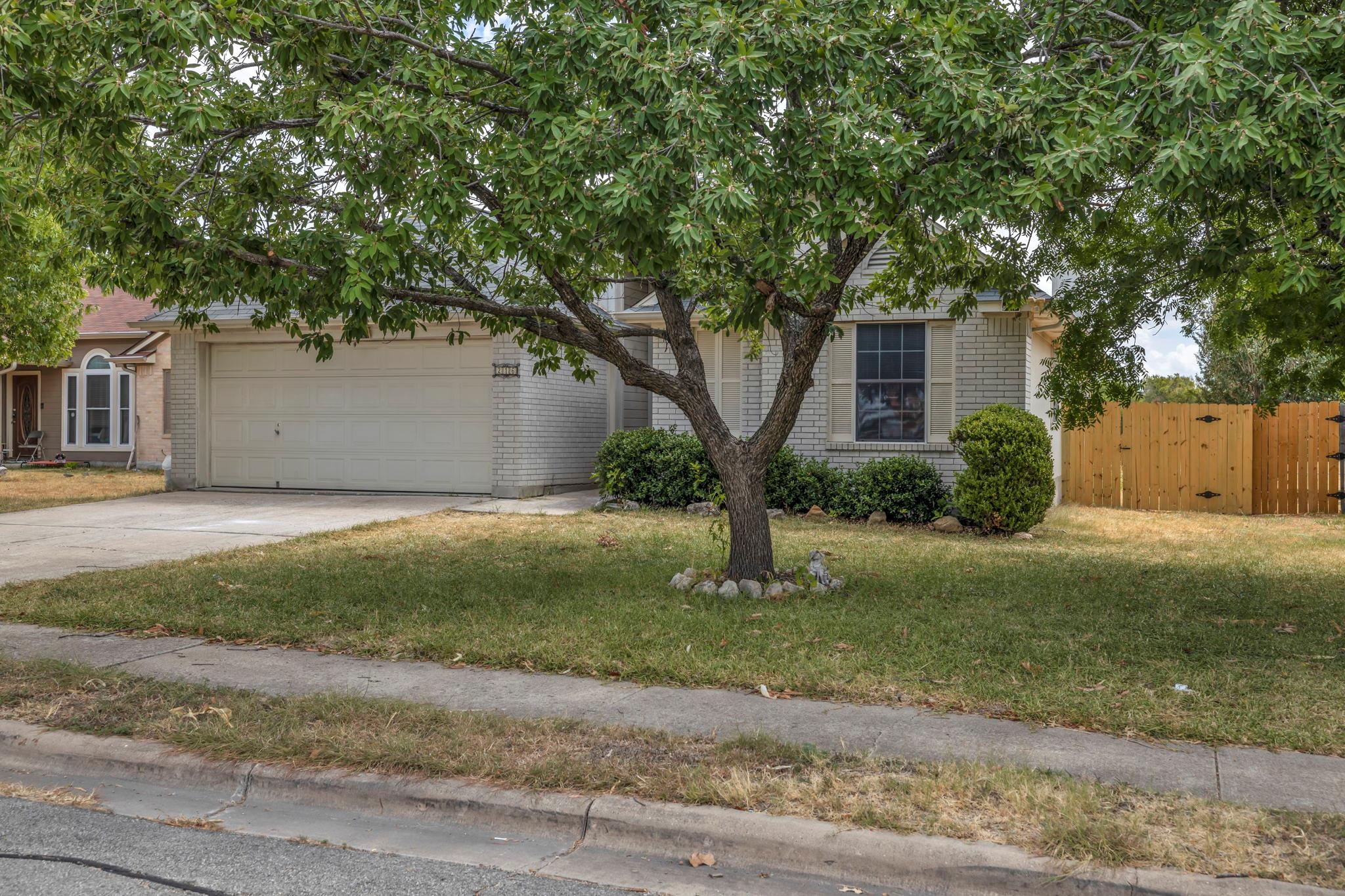 216 Meadowside Dr Property Photo 2