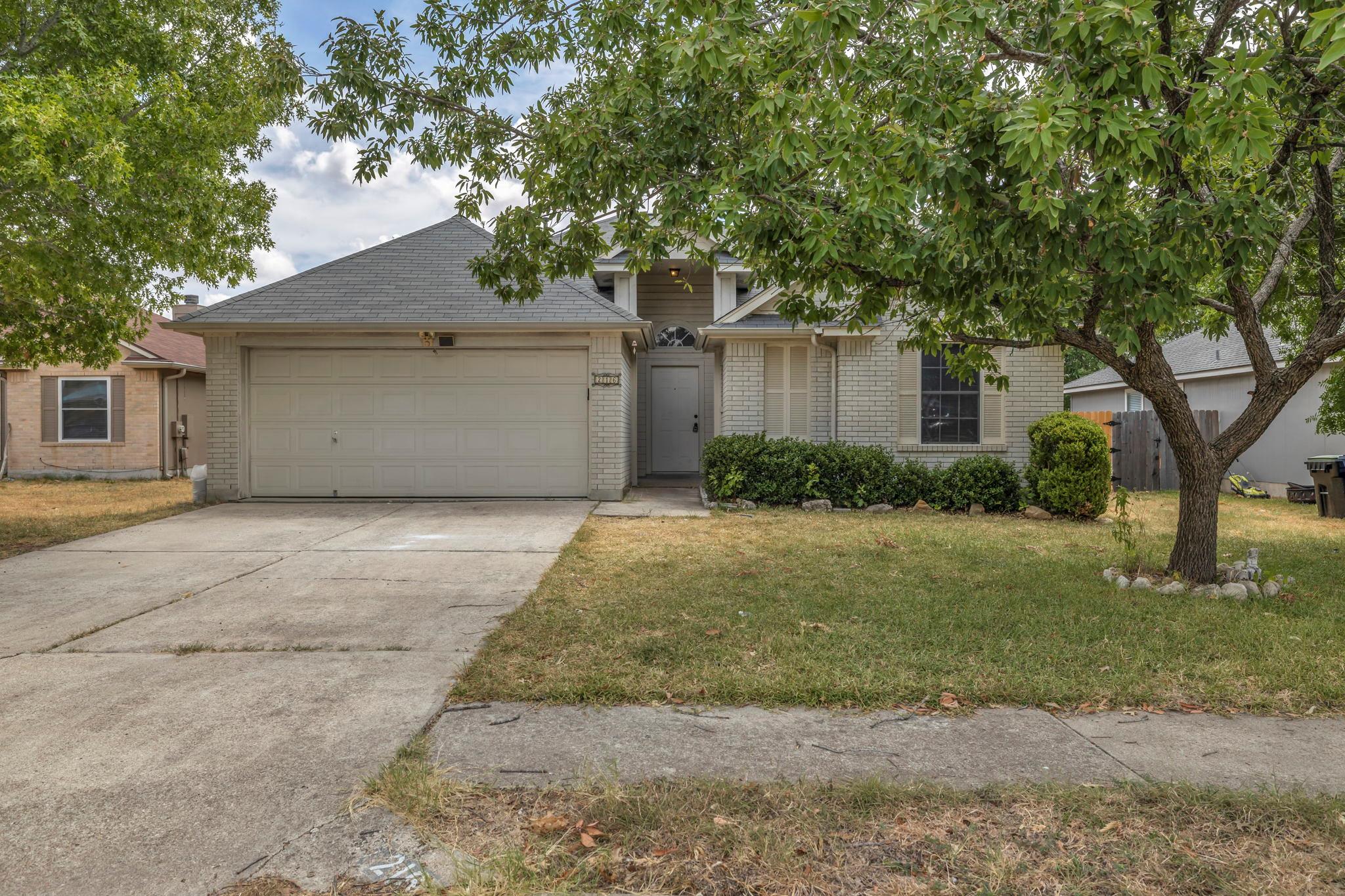 216 Meadowside Dr Property Photo 3