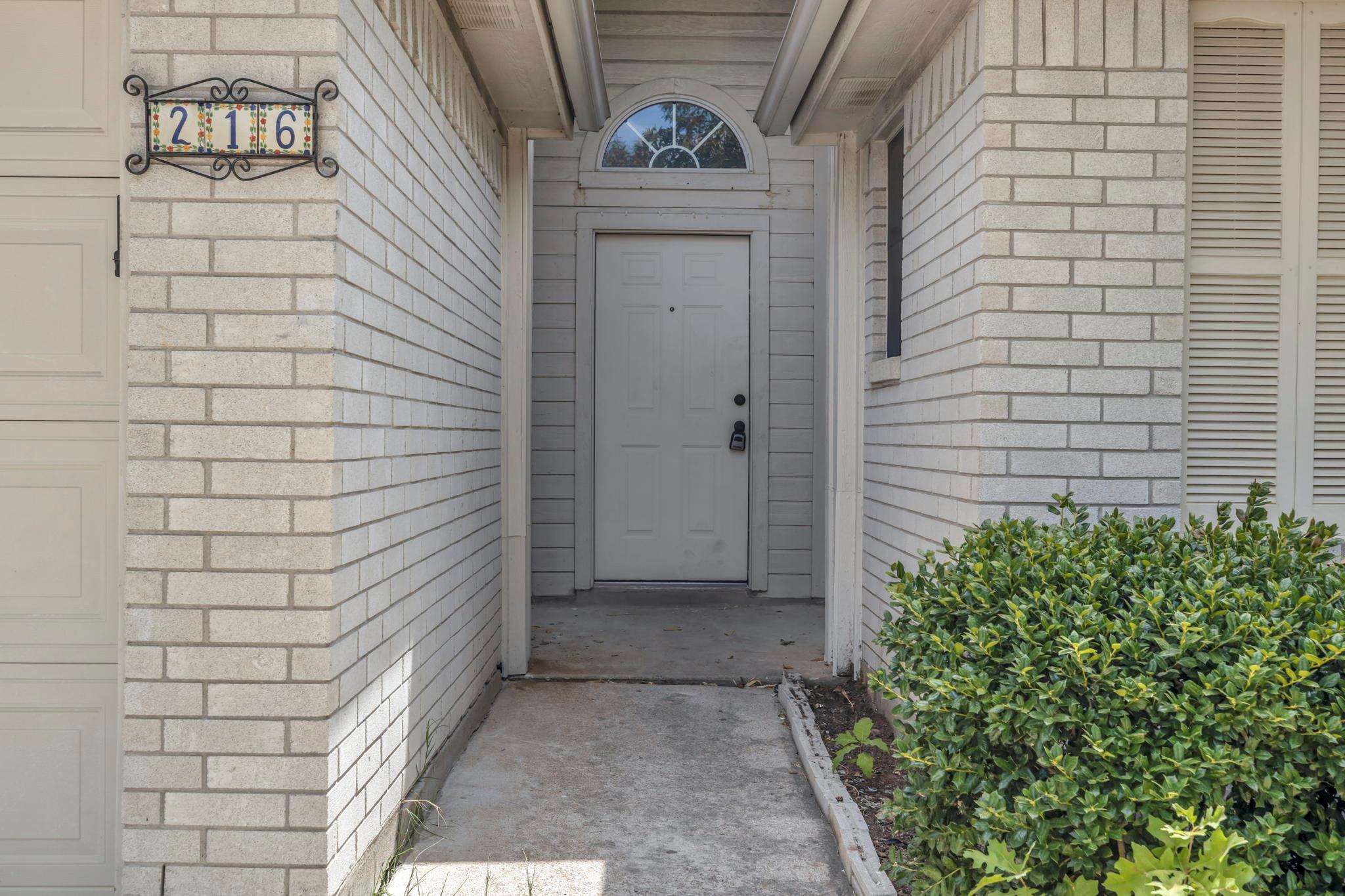 216 Meadowside Dr Property Photo 4
