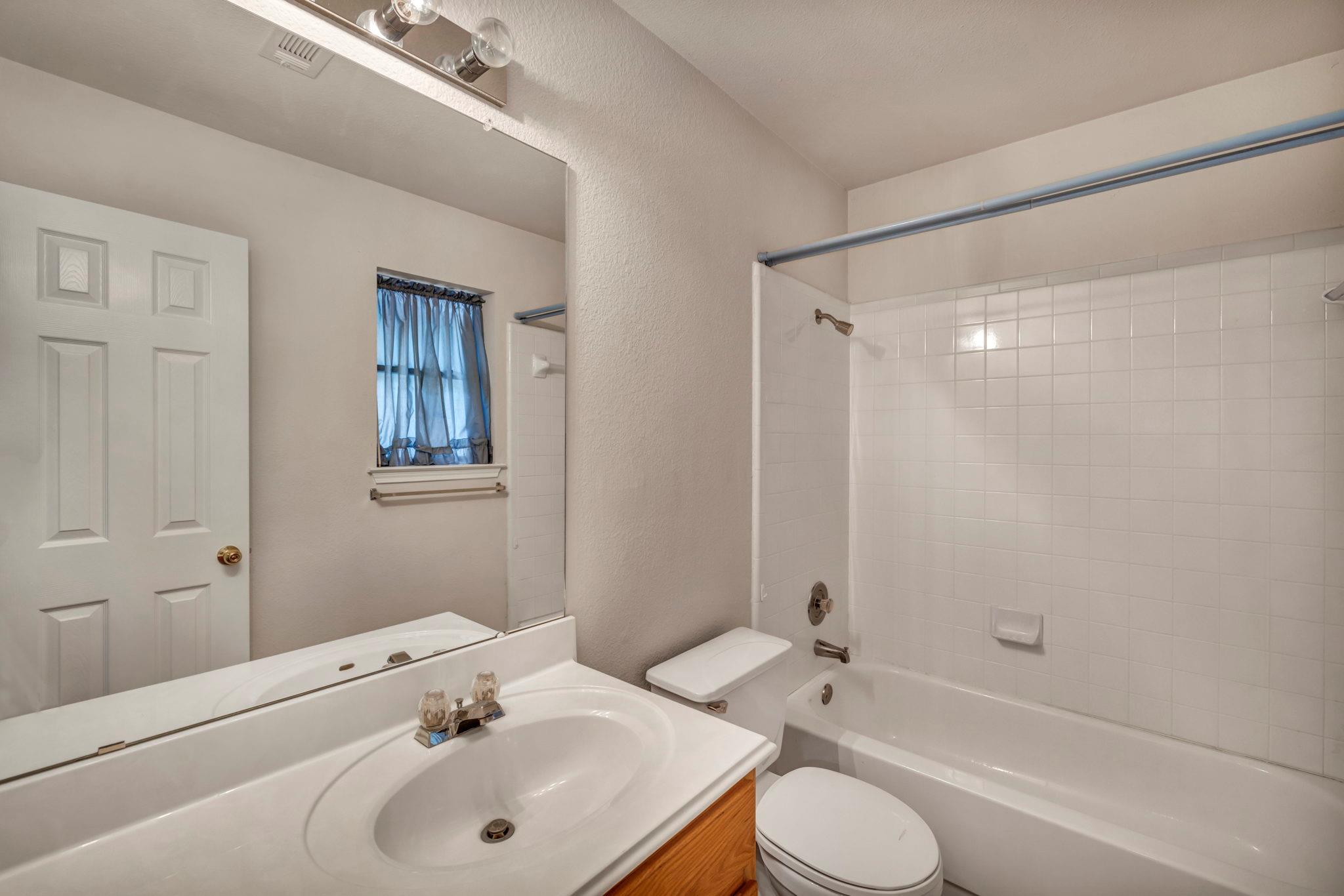 216 Meadowside Dr Property Photo 7