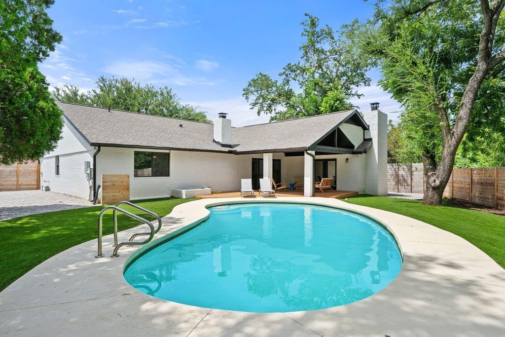 6303 Cannes Cir Property Photo 1