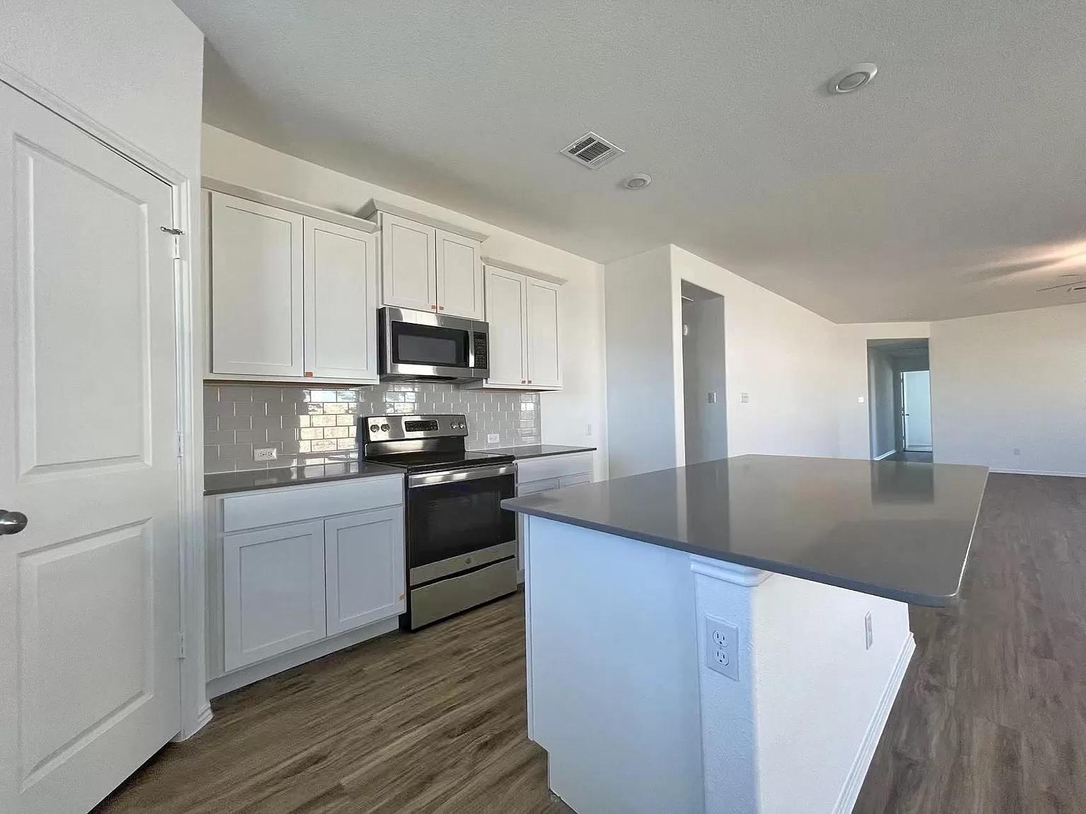 104 Ulmus St Property Photo 4