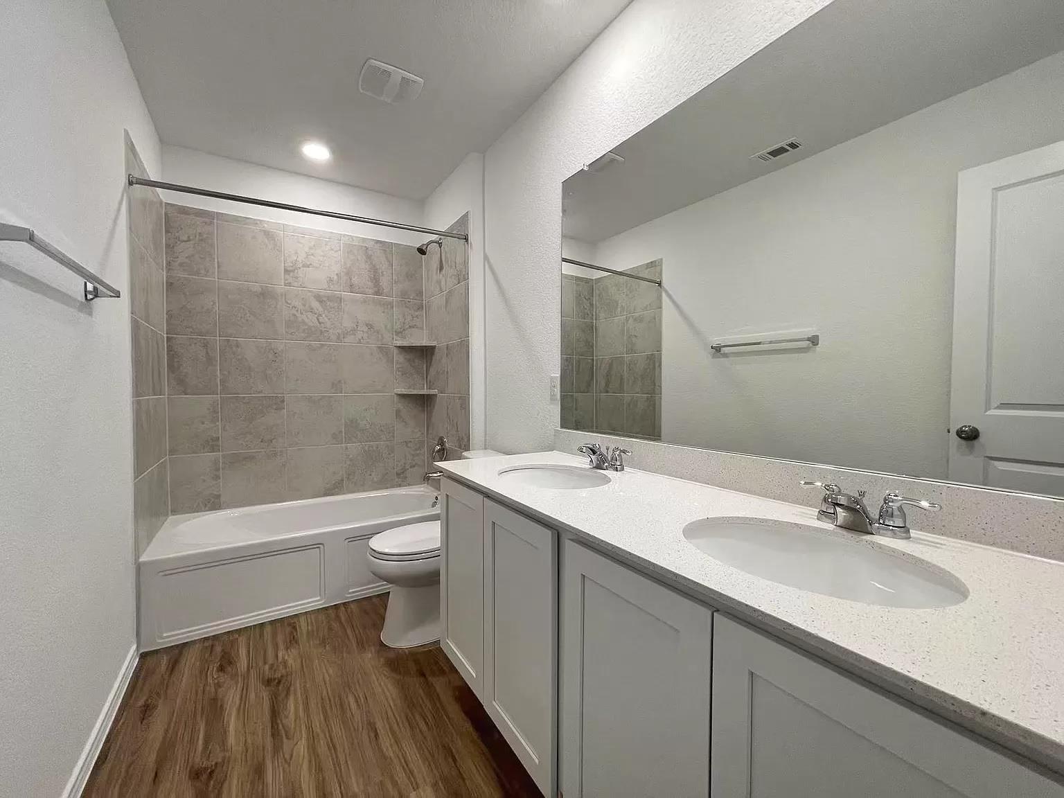 104 Ulmus St Property Photo 8