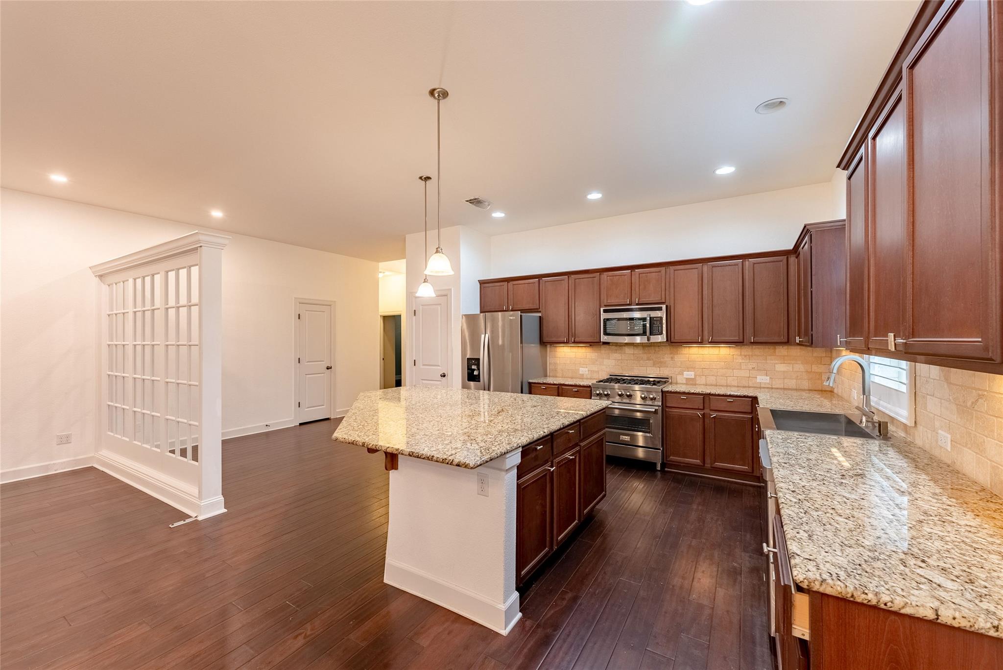 633 Cerezo Dr Property Photo 13