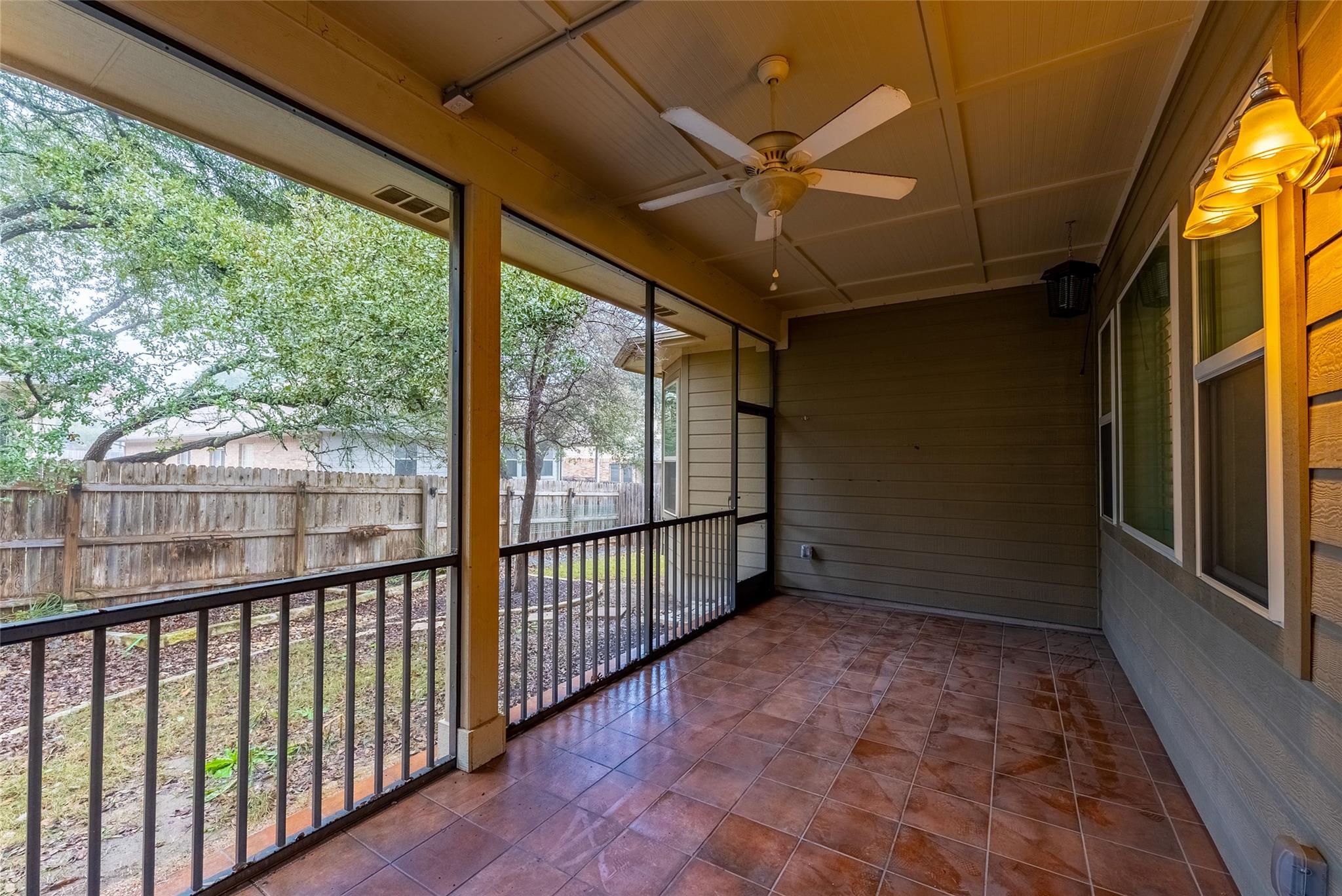 633 Cerezo Dr Property Photo 21