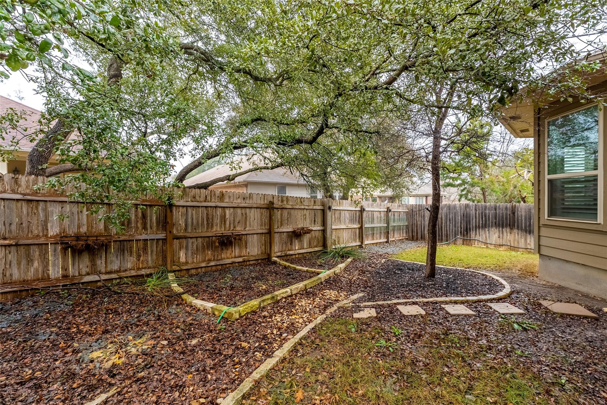 633 Cerezo Dr Property Photo 24