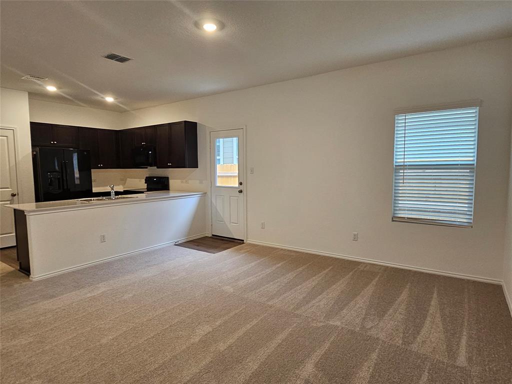 128 Dollars Dr Property Photo 9