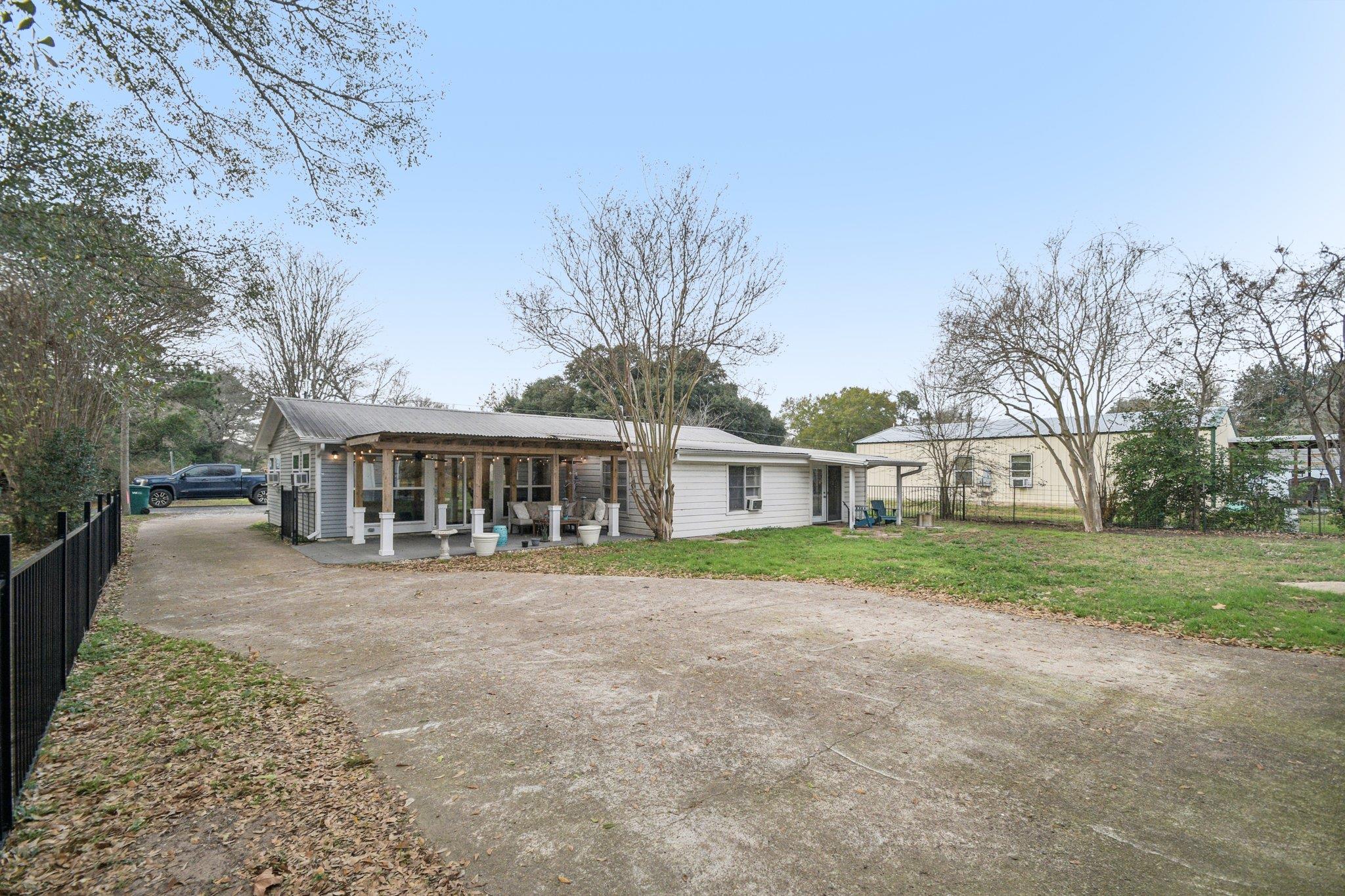 902 Turney St Property Photo 29