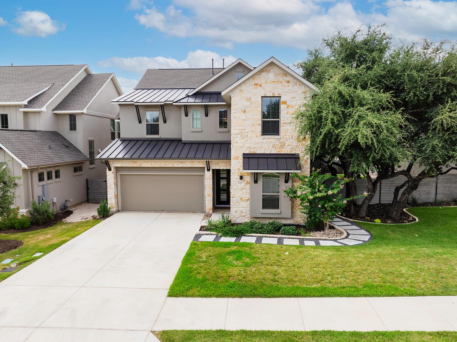1213 Silver Dollar Trl Property Photo 3