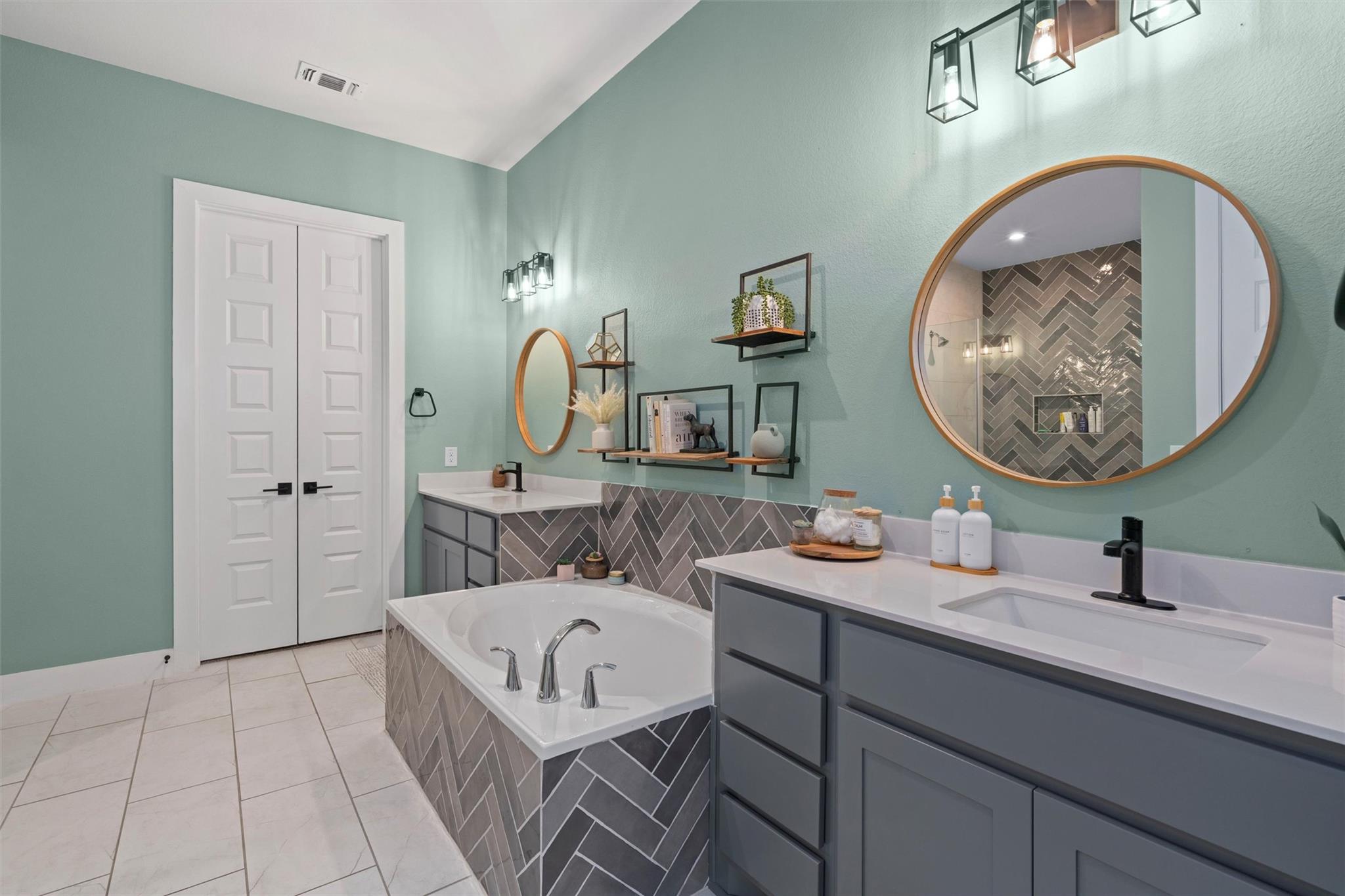 1213 Silver Dollar Trl Property Photo 16