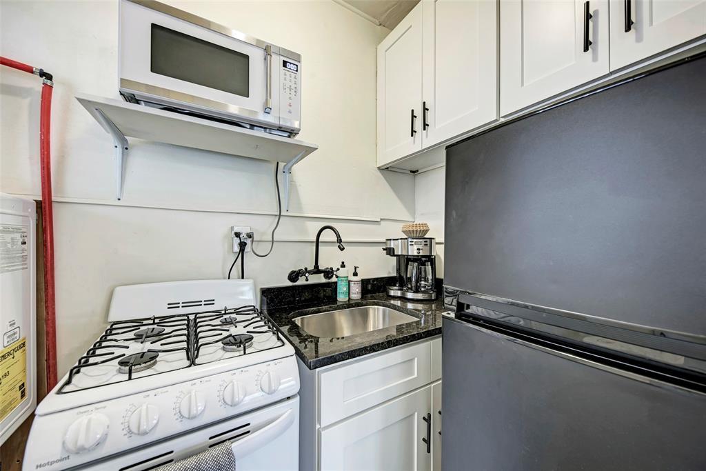 915 W 21st St #2 Property Photo 6