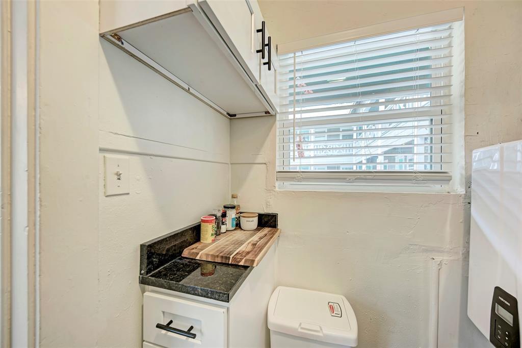 915 W 21st St #2 Property Photo 8