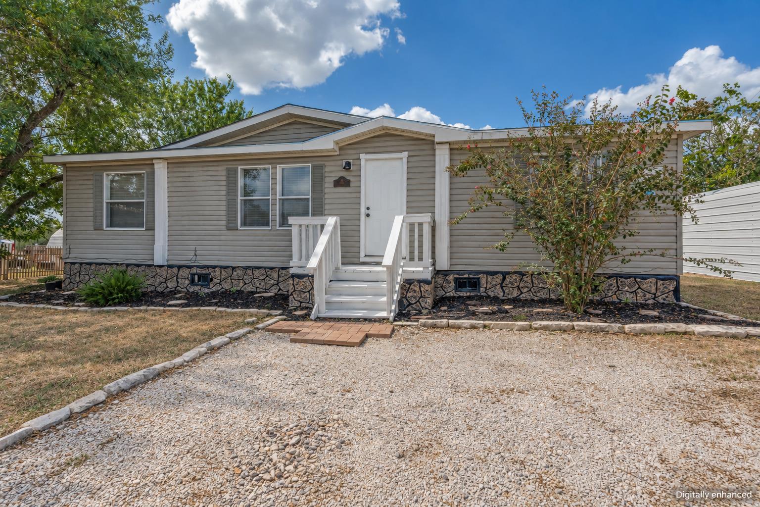 141 Davie Ln Property Photo 1