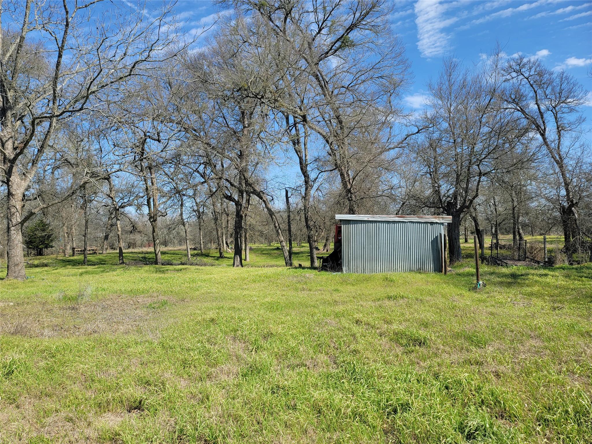 110 Rolling Oak Dr Property Photo 3