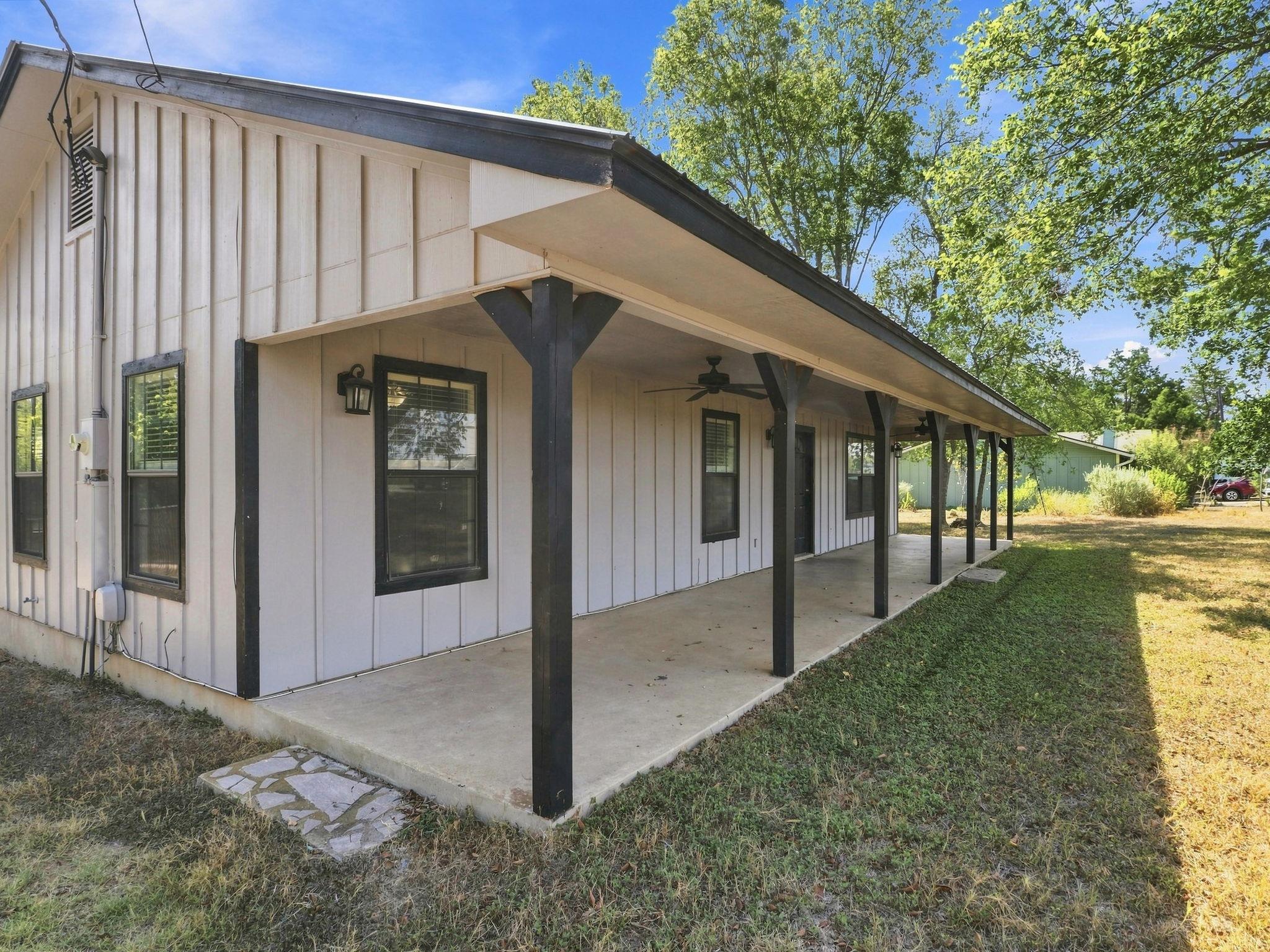 1303 Lovers Ln Property Photo 6