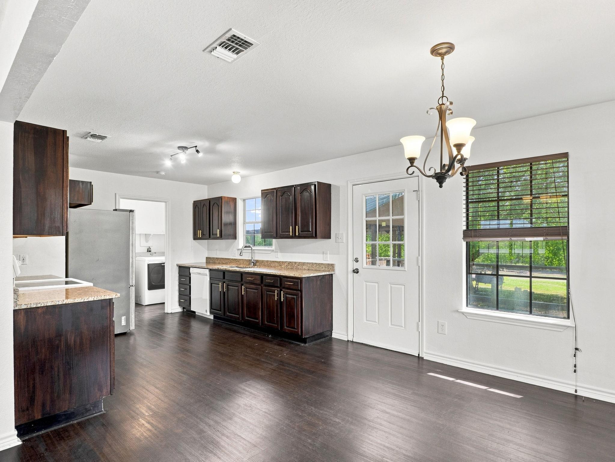 1303 Lovers Ln Property Photo 10