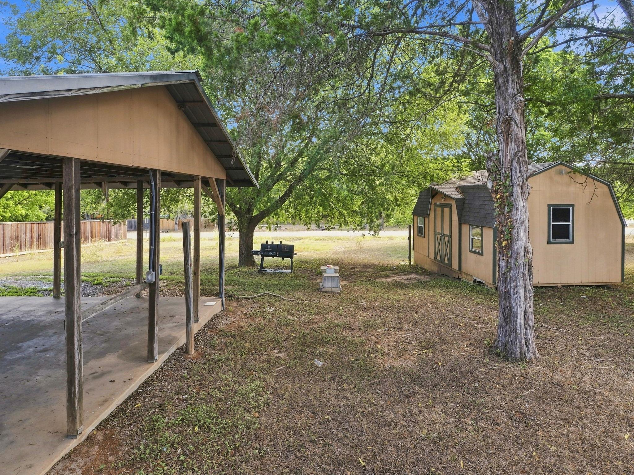 1303 Lovers Ln Property Photo 24