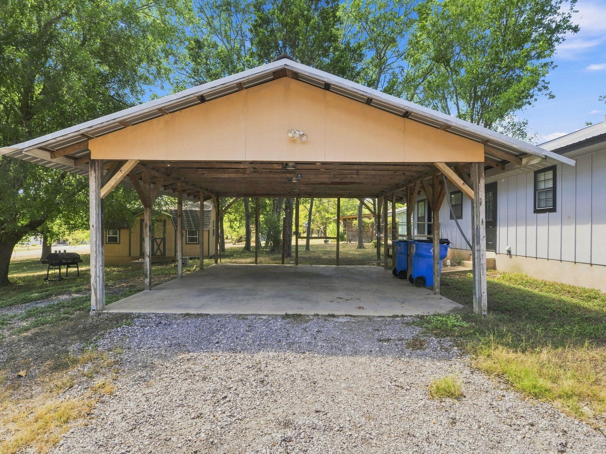 1303 Lovers Ln Property Photo 25