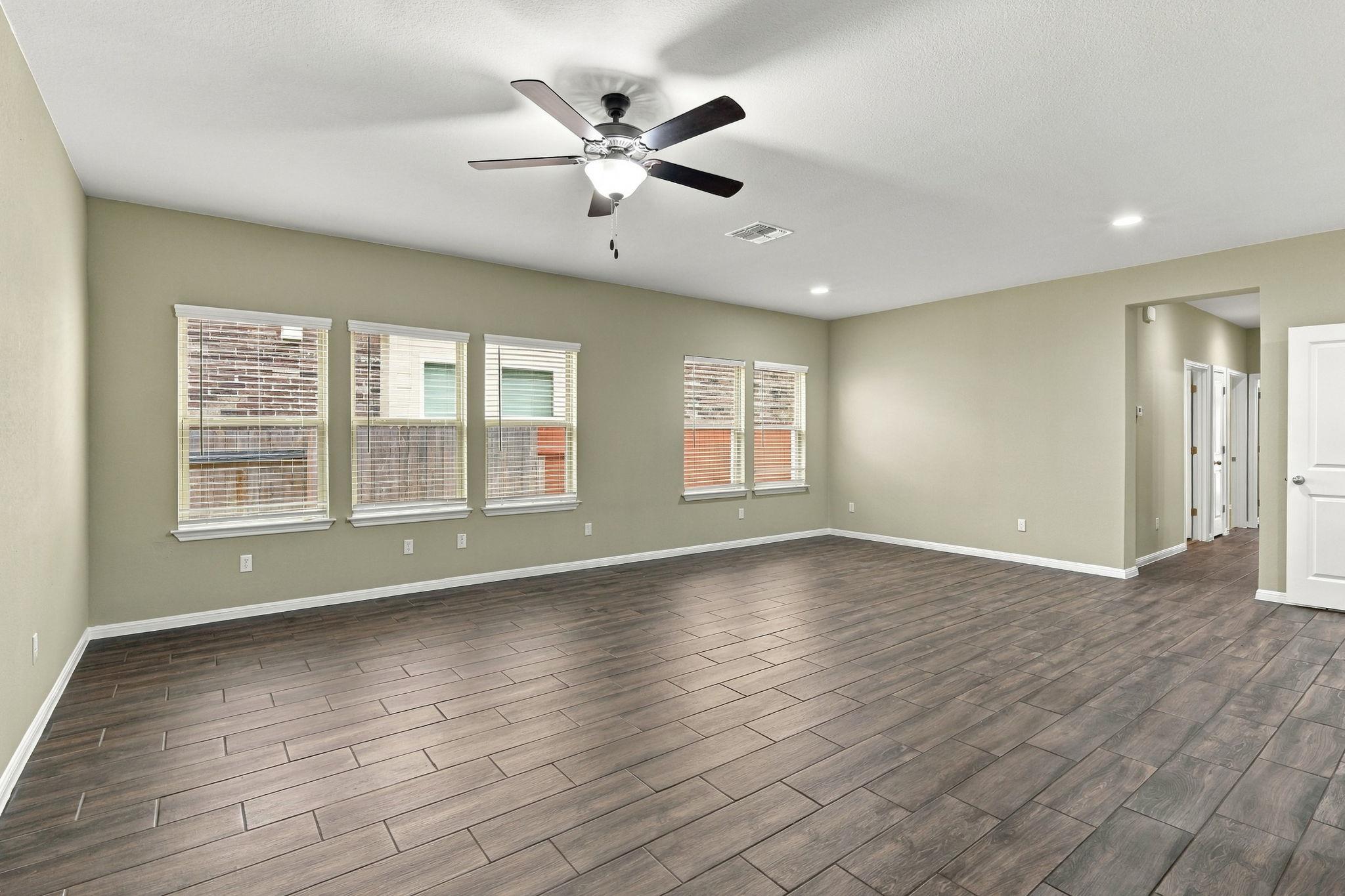 439 Spinnaker Loop Property Photo 5