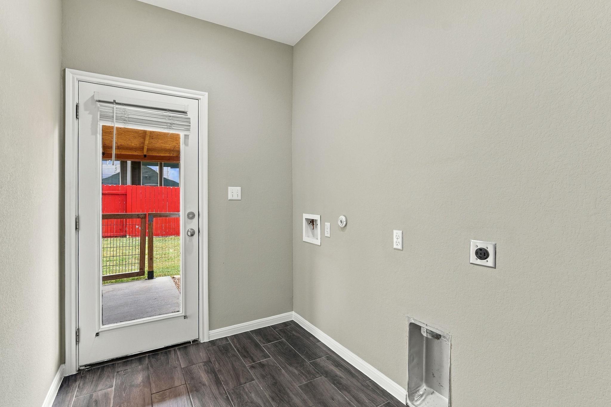 439 Spinnaker Loop Property Photo 23