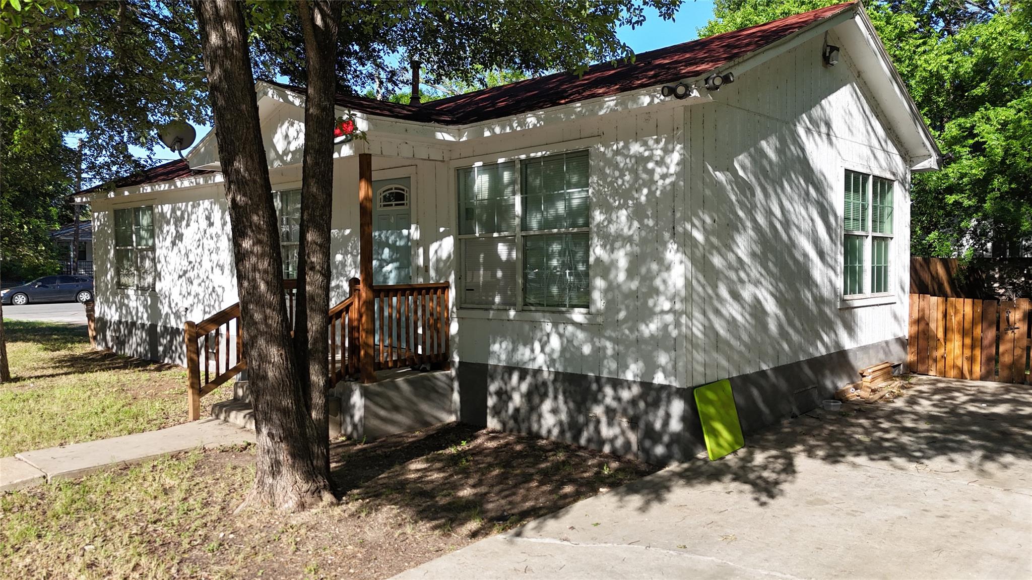 2808 Lyons Rd A & B Property Photo 2